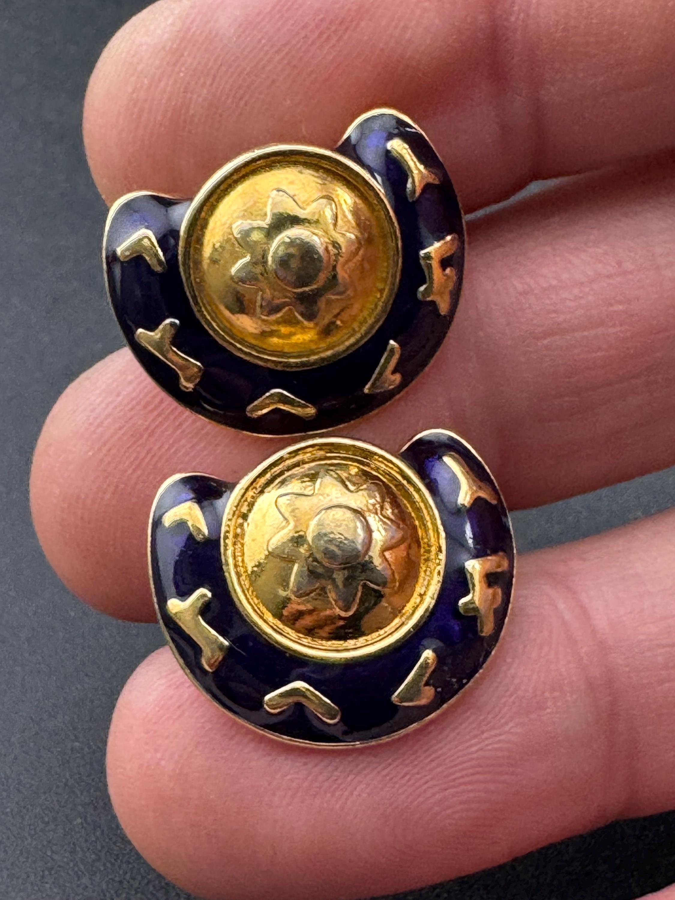 Vintage blue violet enamel clip on stud round earrings gold tone