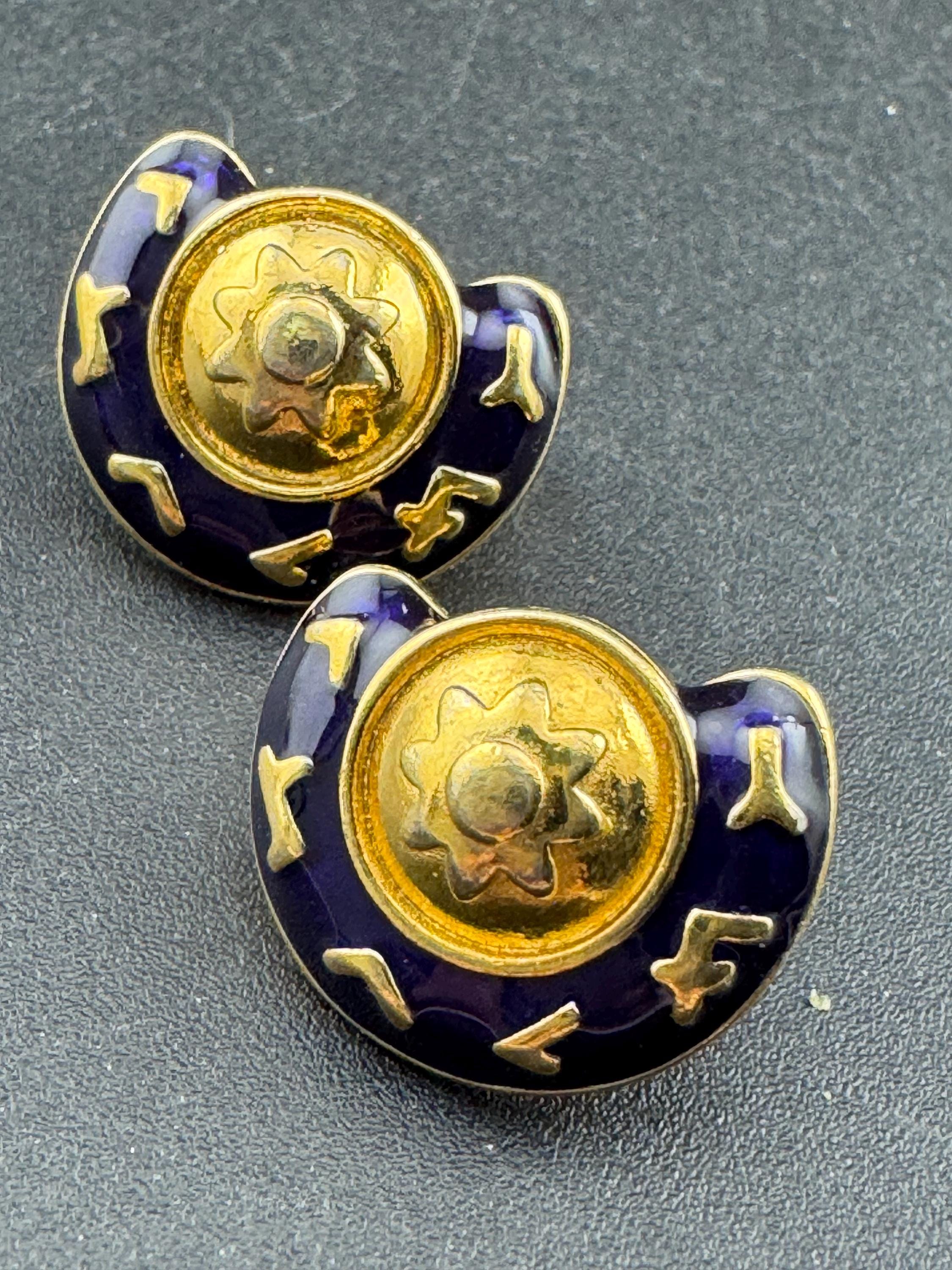 Vintage blue violet enamel clip on stud round earrings gold tone