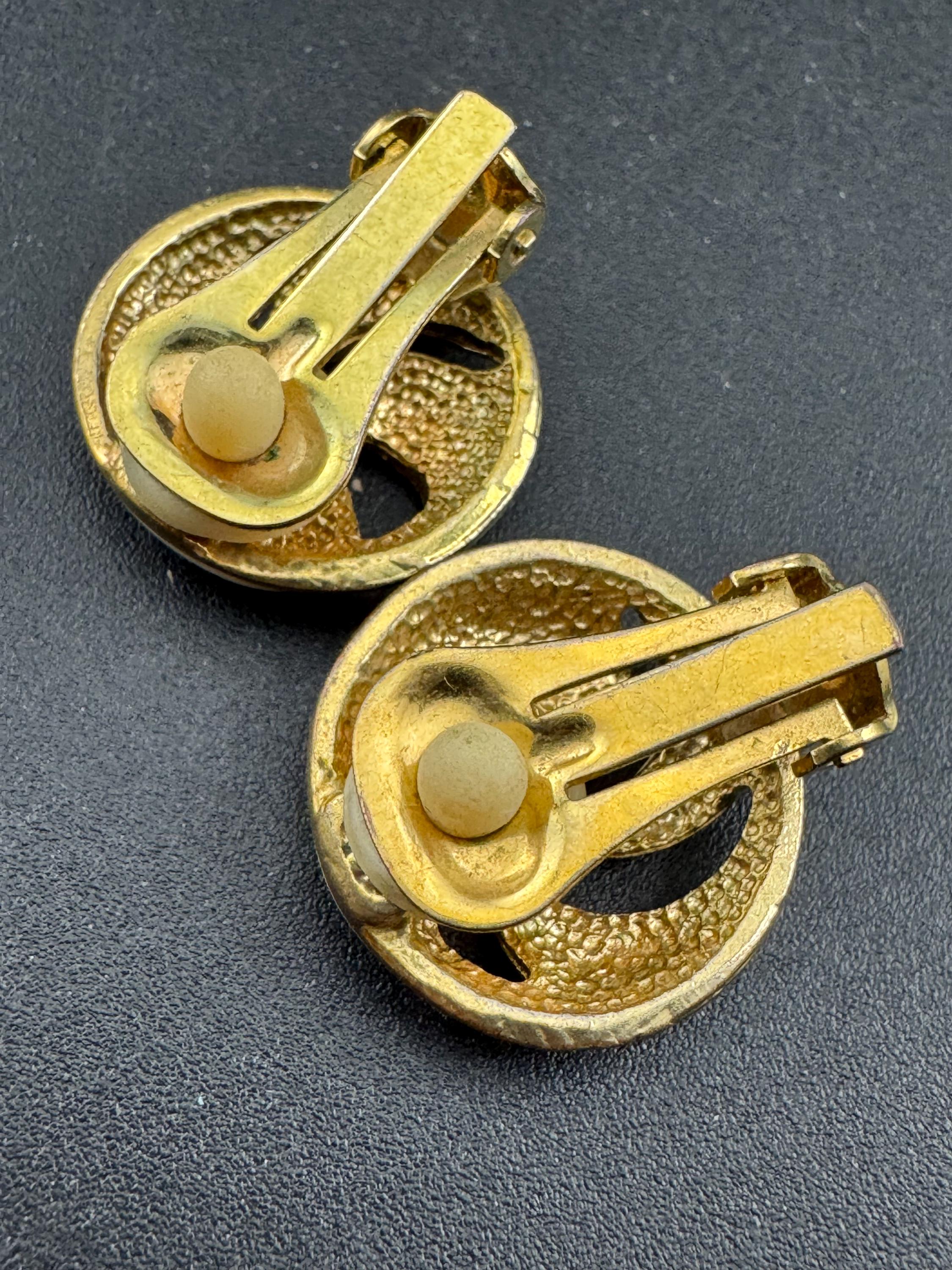 Vintage Gold Tone Enamel Clip On Earrings: 1980s Swirl Design