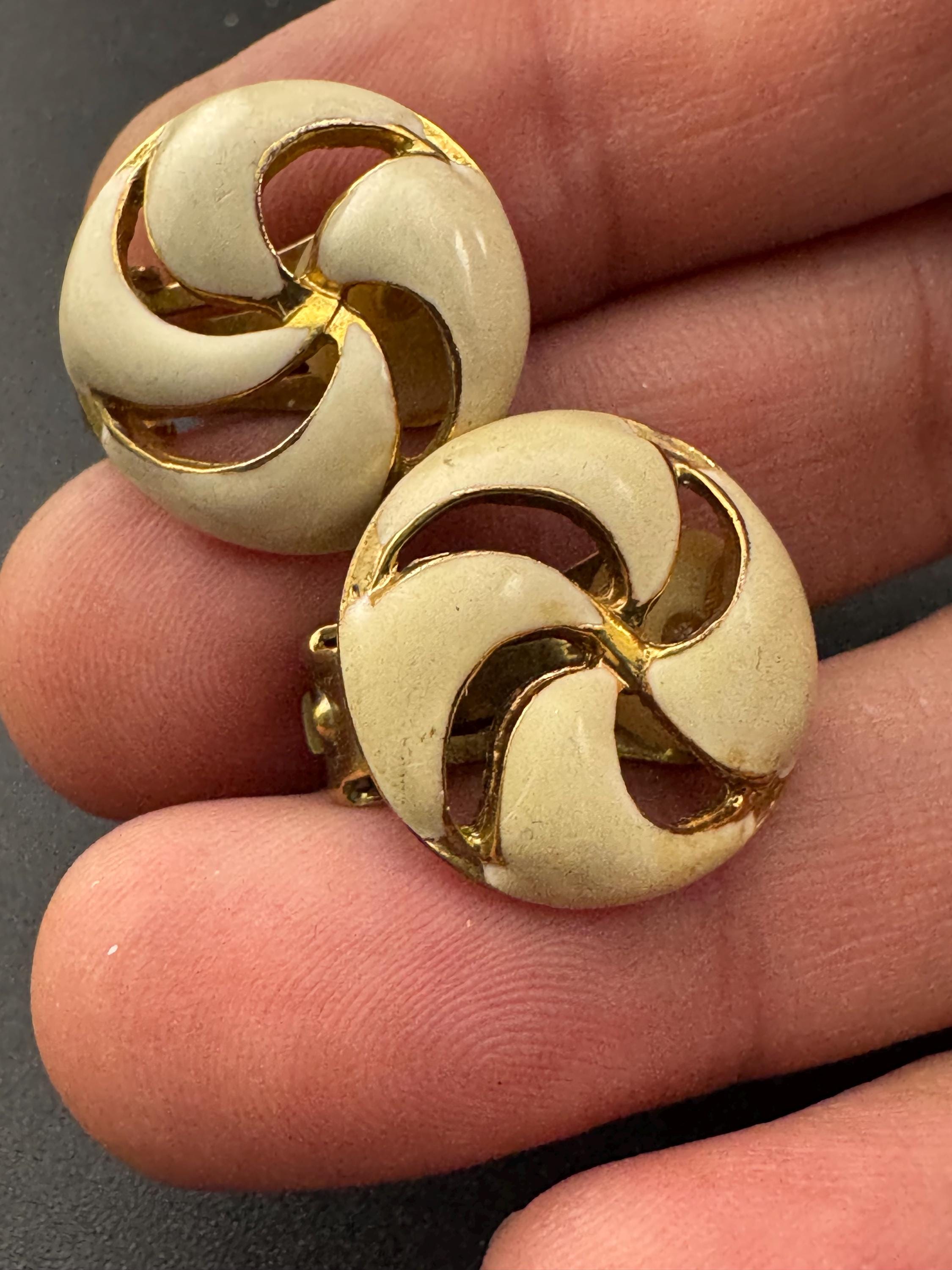Vintage Gold Tone Enamel Clip On Earrings: 1980s Swirl Design