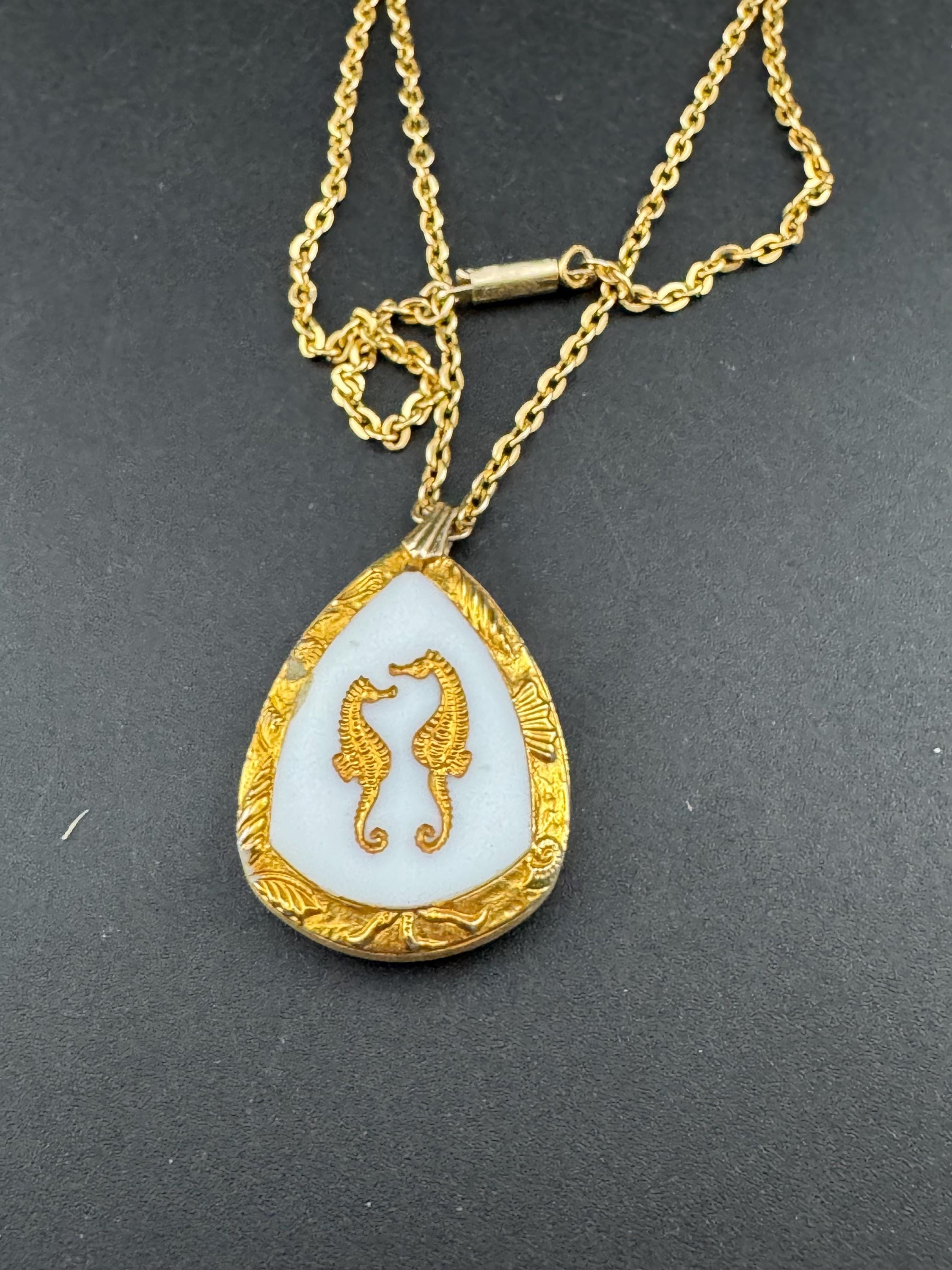 Vintage Czech carved milk glass gold tone 3.5cm seahorse pendant on 62cm chain necklace