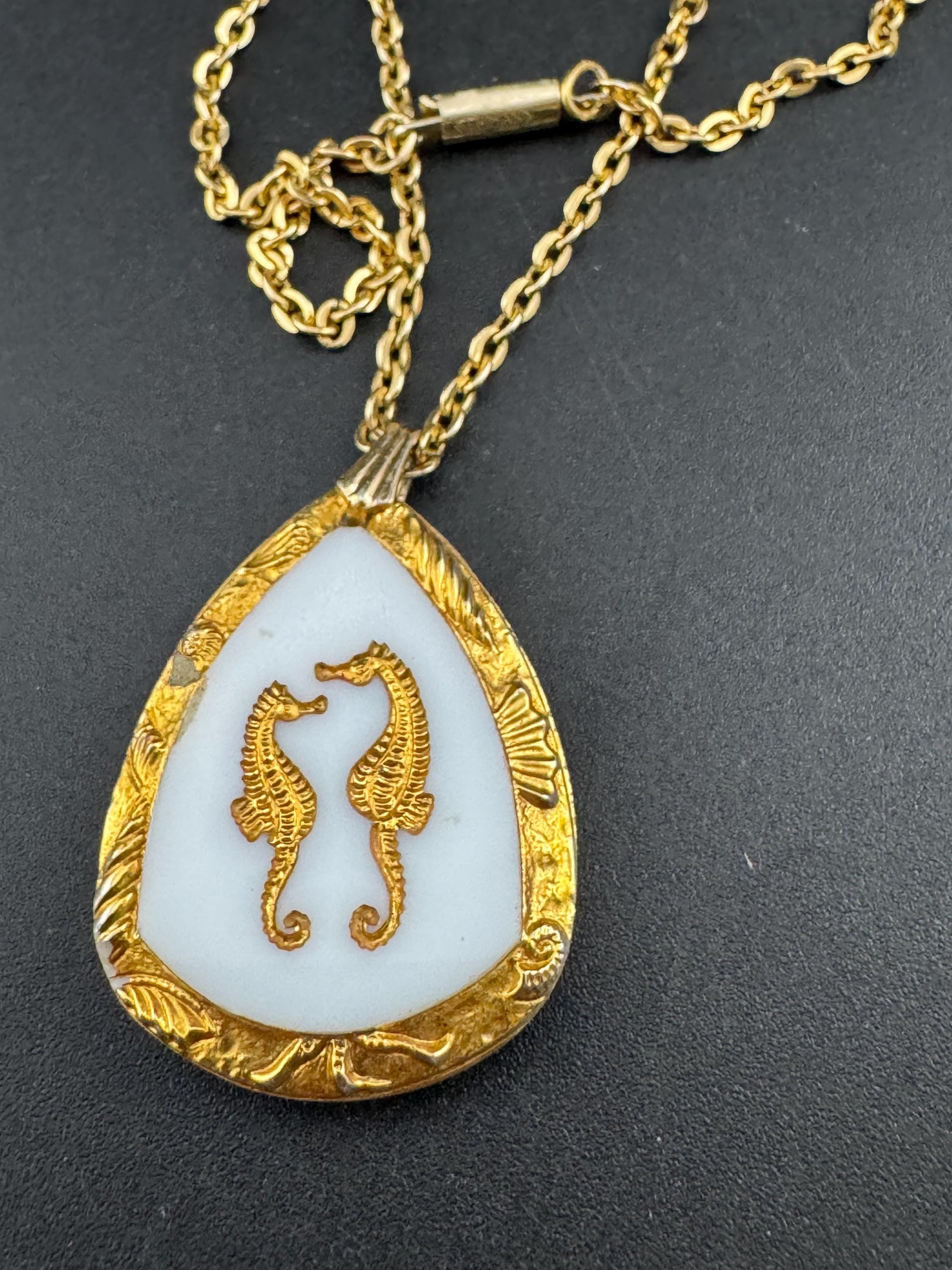 Vintage Czech carved milk glass gold tone 3.5cm seahorse pendant on 62cm chain necklace