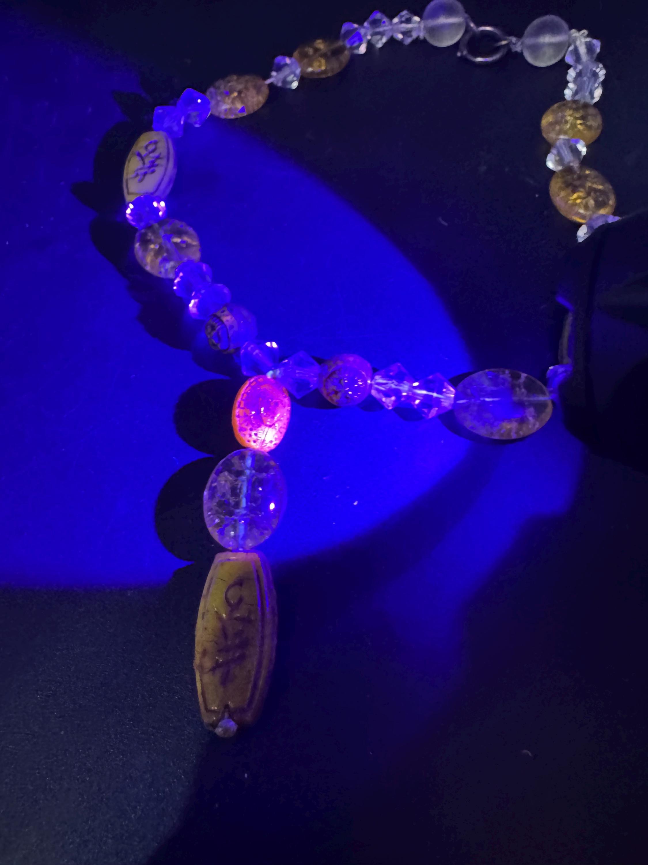 Petite fit True vintage Art deco neiger style yellow glass and Uranium UV glass beaded necklace 39cm