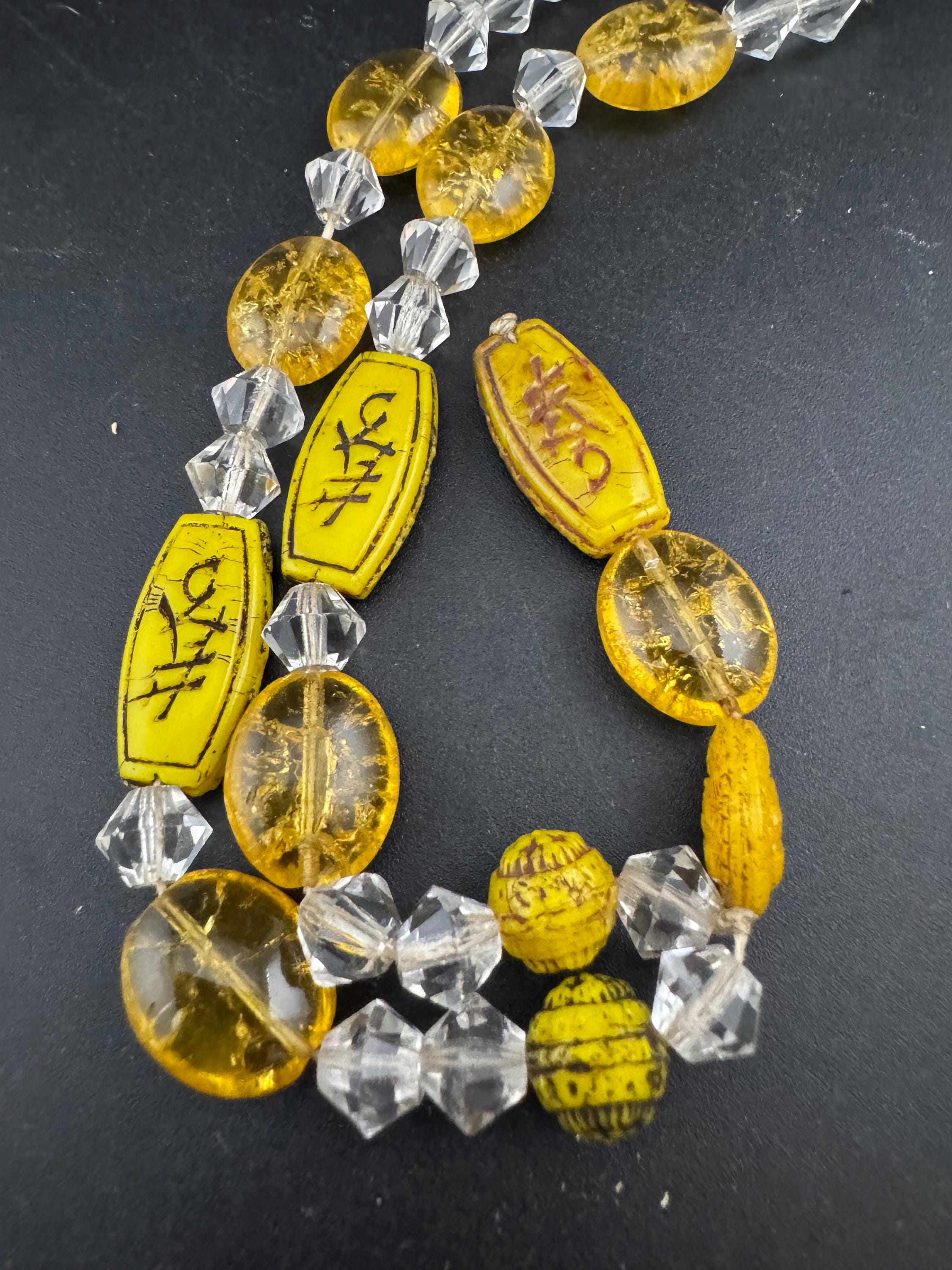 Petite fit True vintage Art deco neiger style yellow glass and Uranium UV glass beaded necklace 39cm