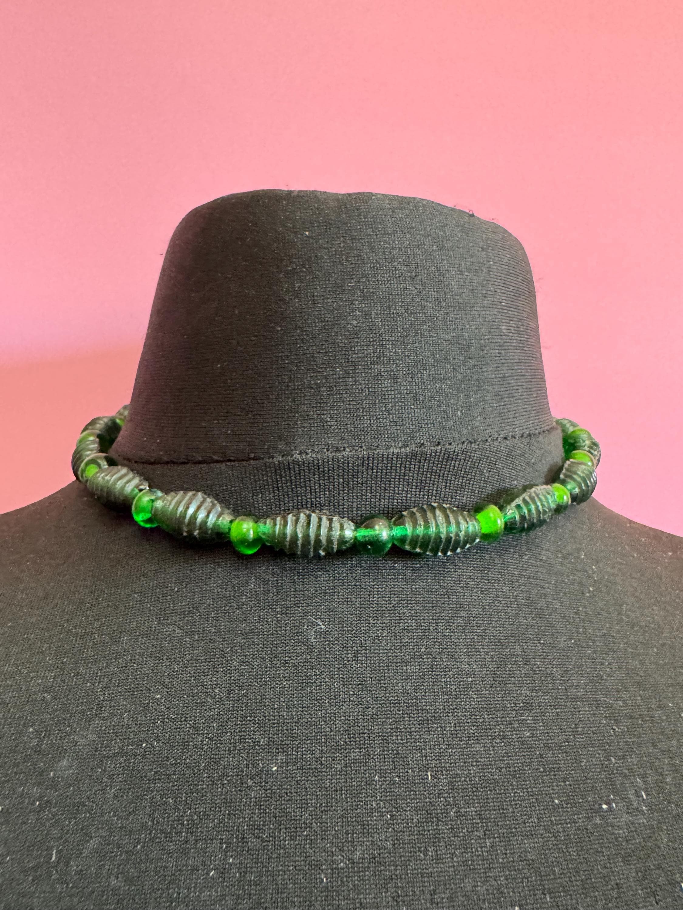 Antique art deco green glass crystal ribbed beaded carved detail necklace vintage rolled gold