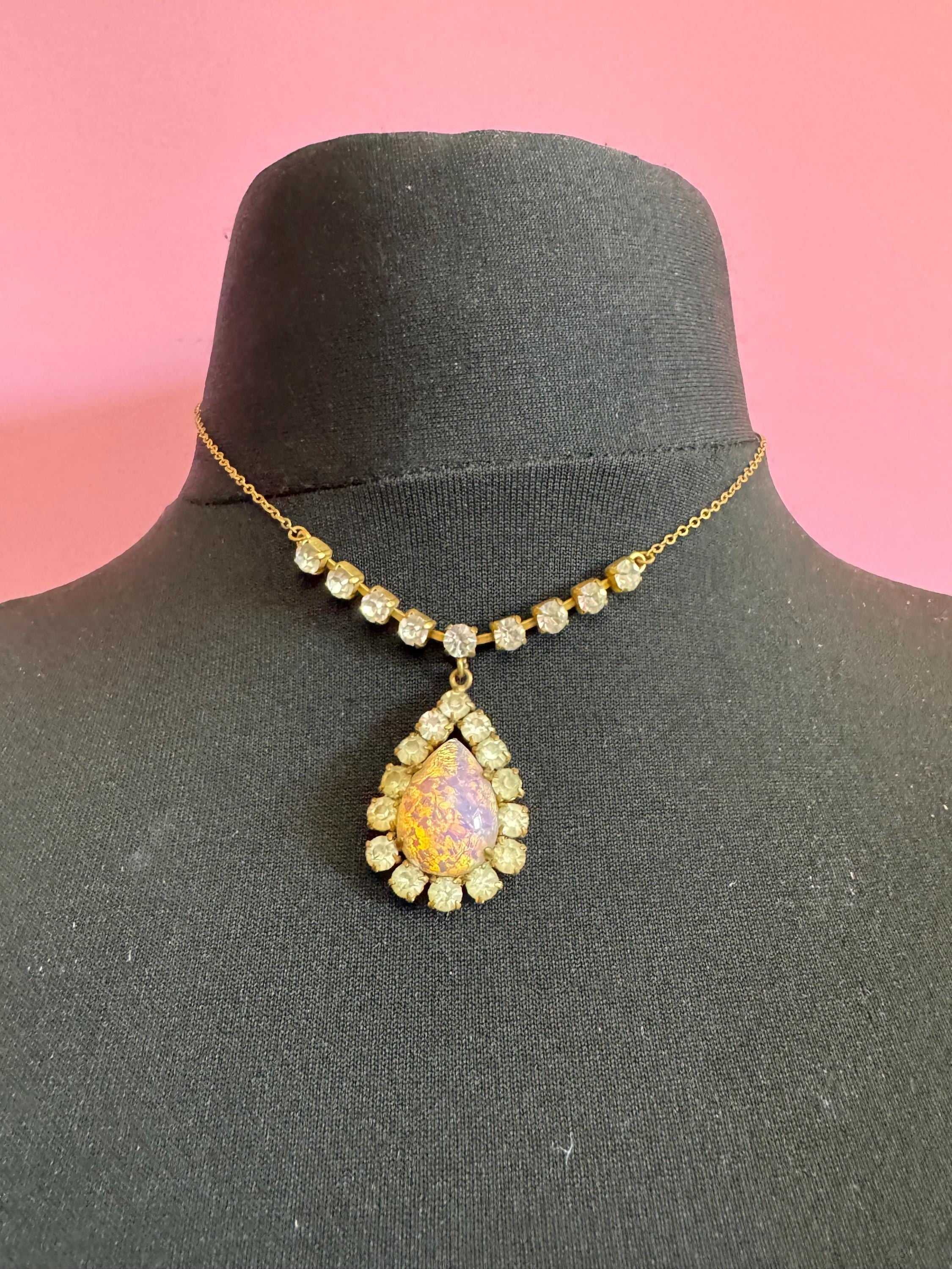 Vintage Opaline gem set glass opal gold tone lariat drop diamante rhinestone paste necklace