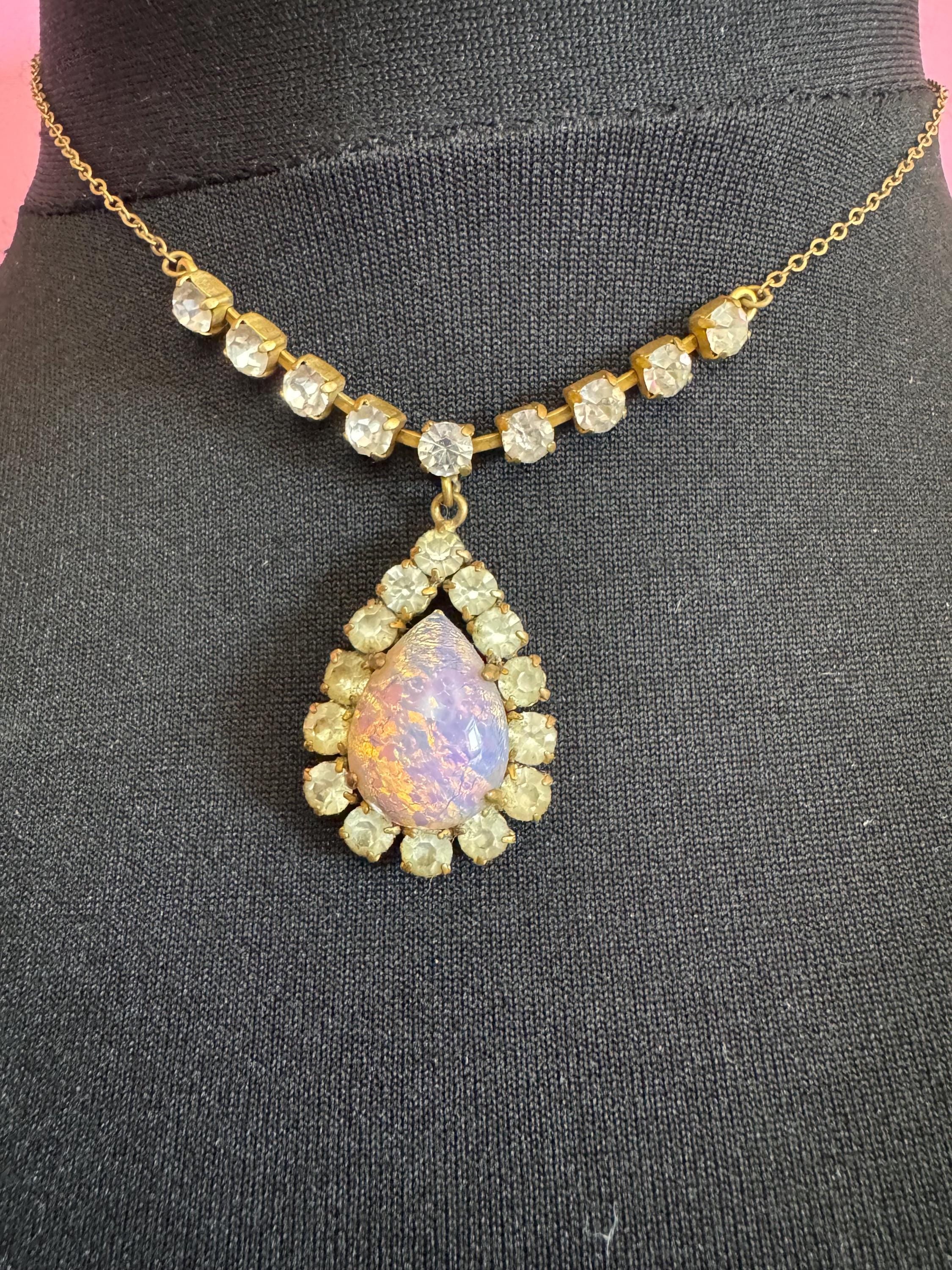 Vintage Opaline gem set glass opal gold tone lariat drop diamante rhinestone paste necklace