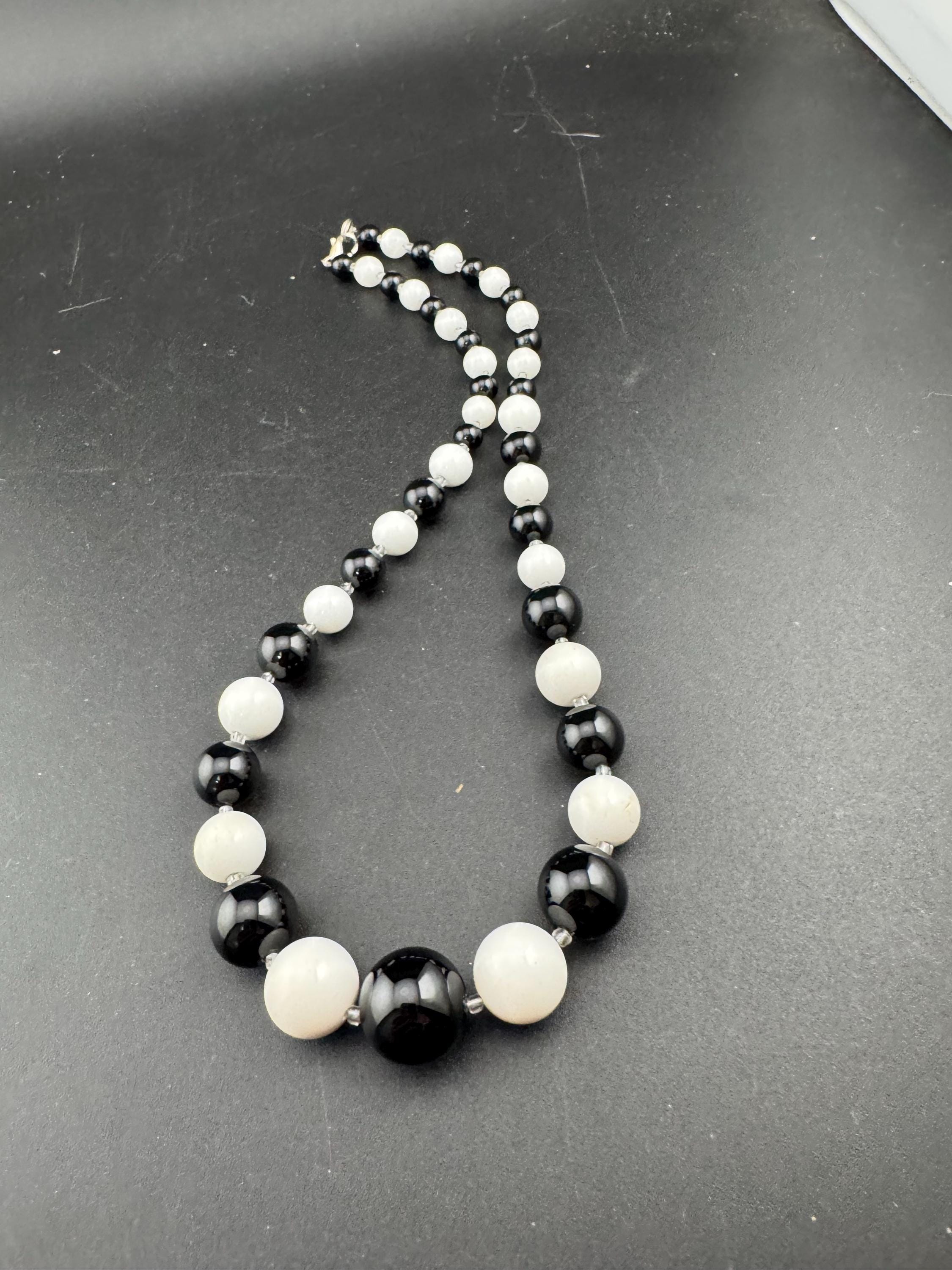 Vintage black and White monochrome milk glass beaded collar necklace 45cm
