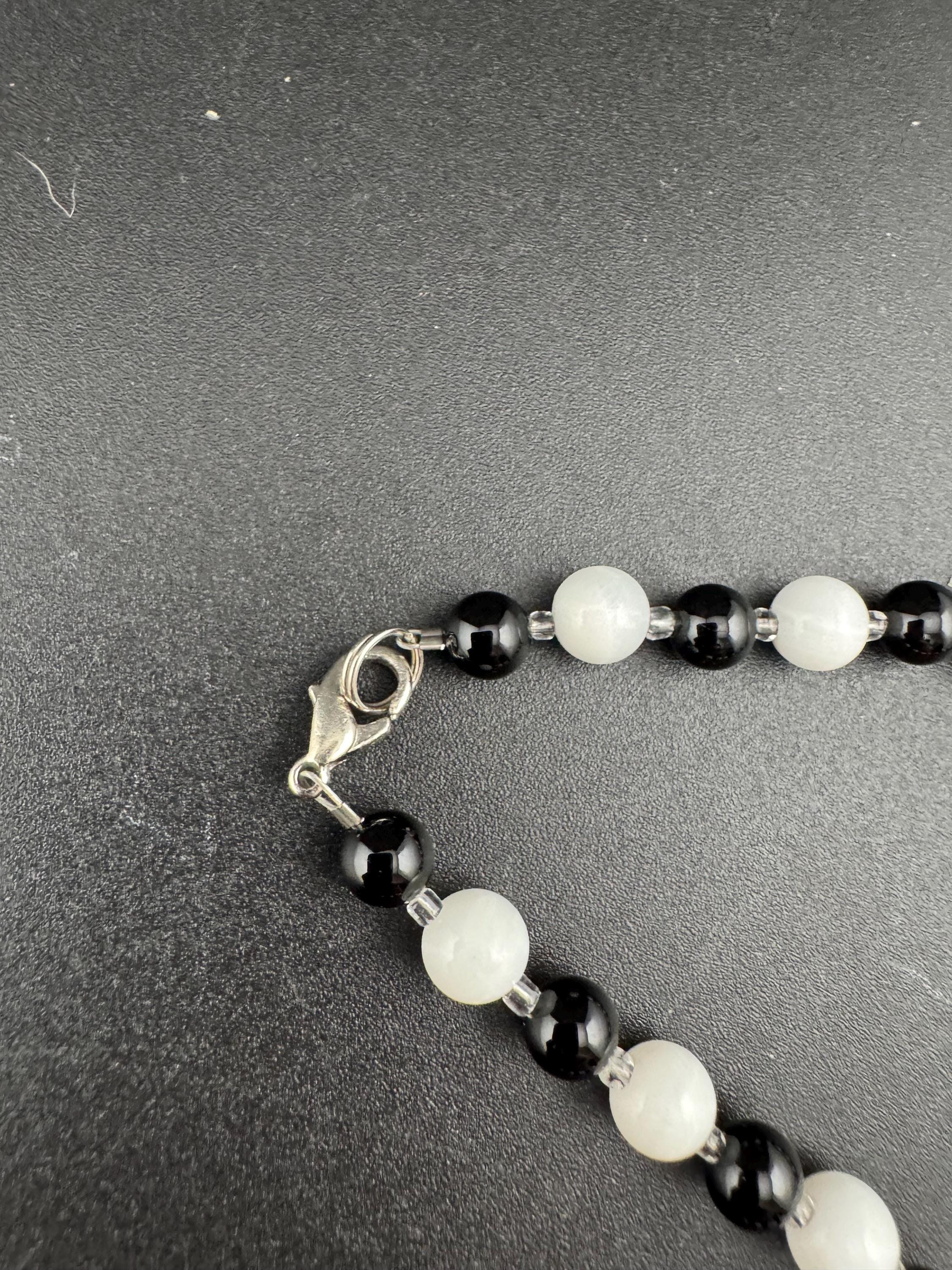 Vintage black and White monochrome milk glass beaded collar necklace 45cm