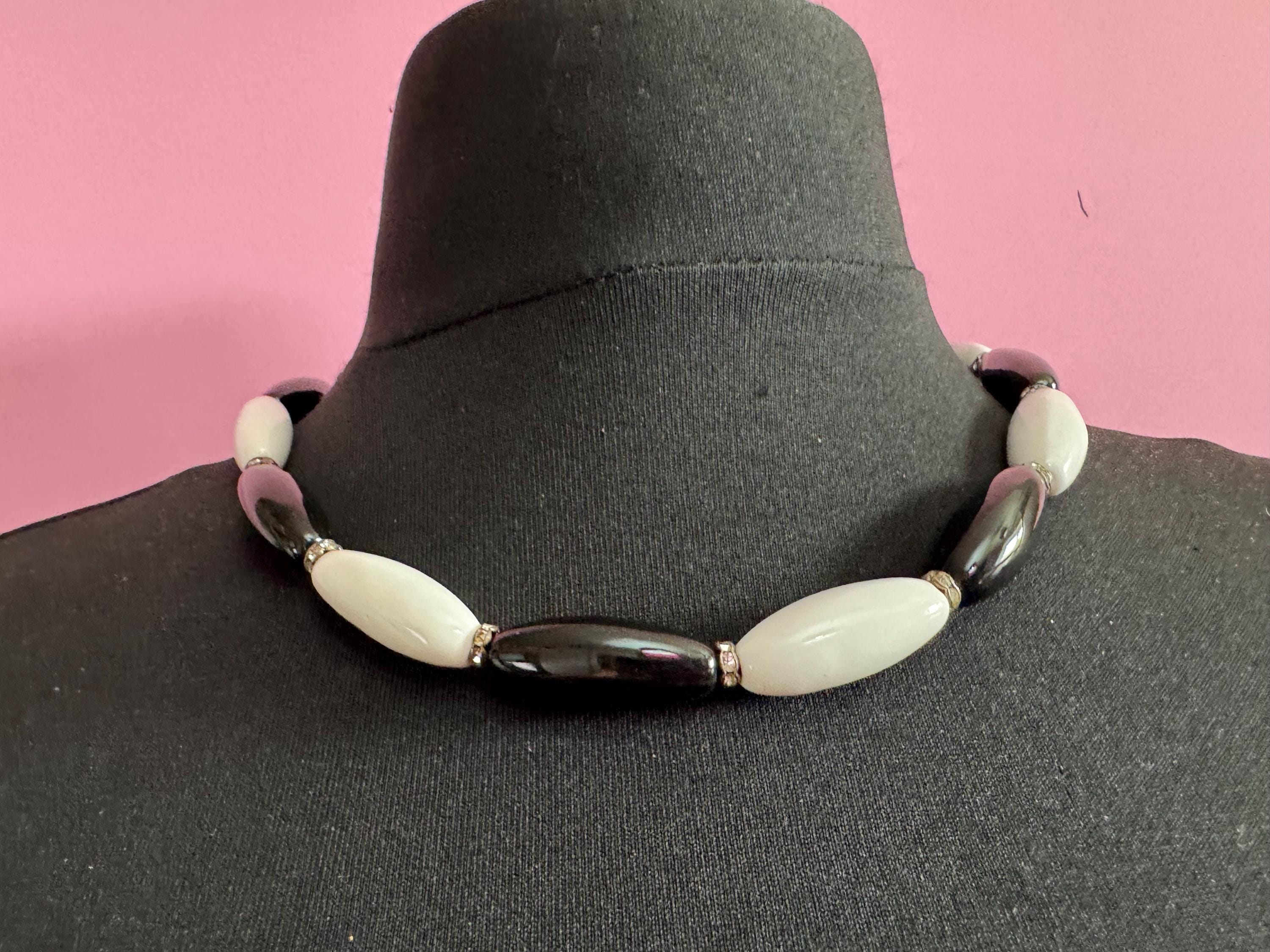Vintage black and White monochrome milk glass oval beaded collar necklace 52cm
