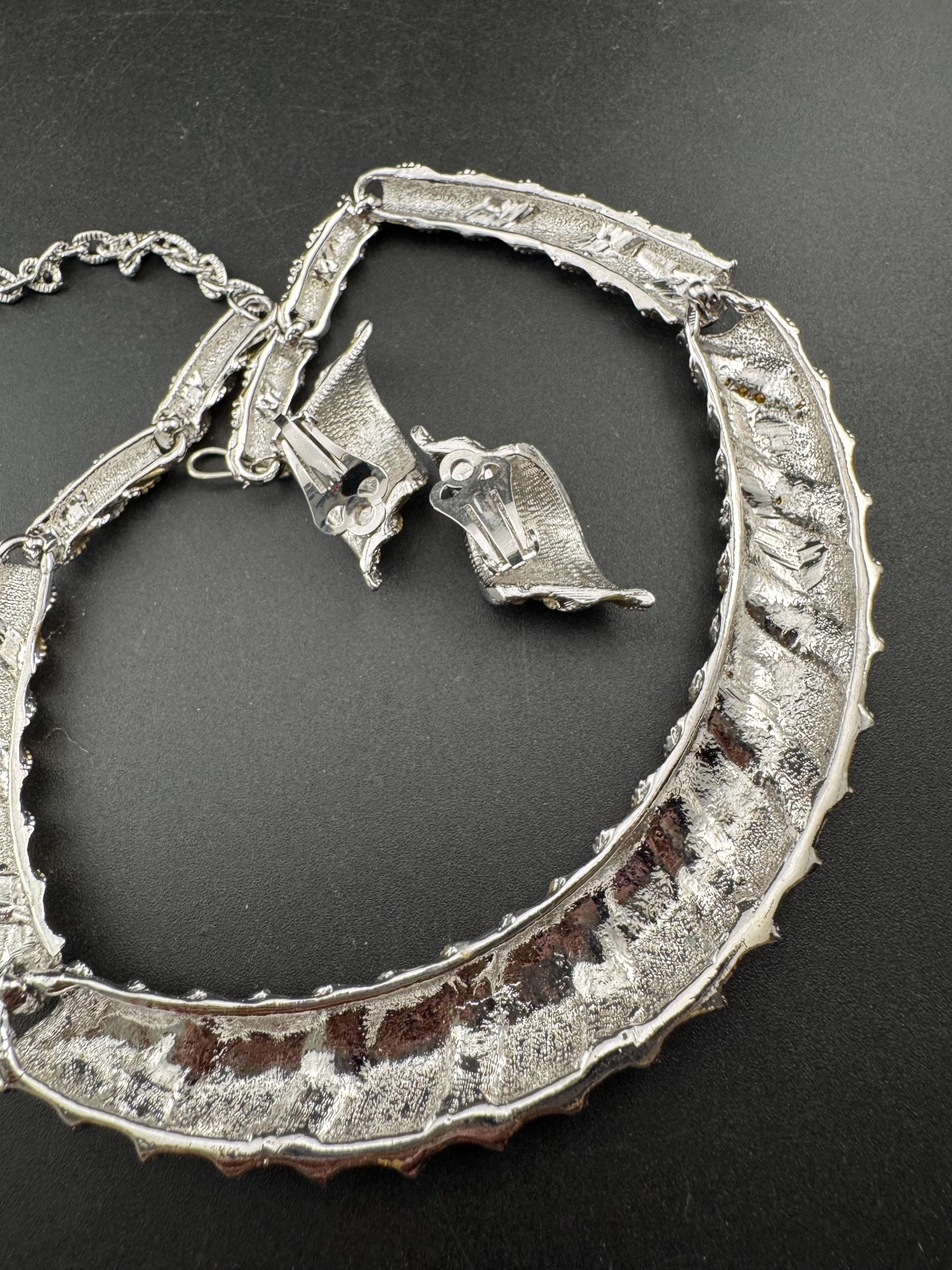 Vintage gold and silver tone striped clear diamanté jewellery set. Choker Necklace and clip on earrings, Demi parure