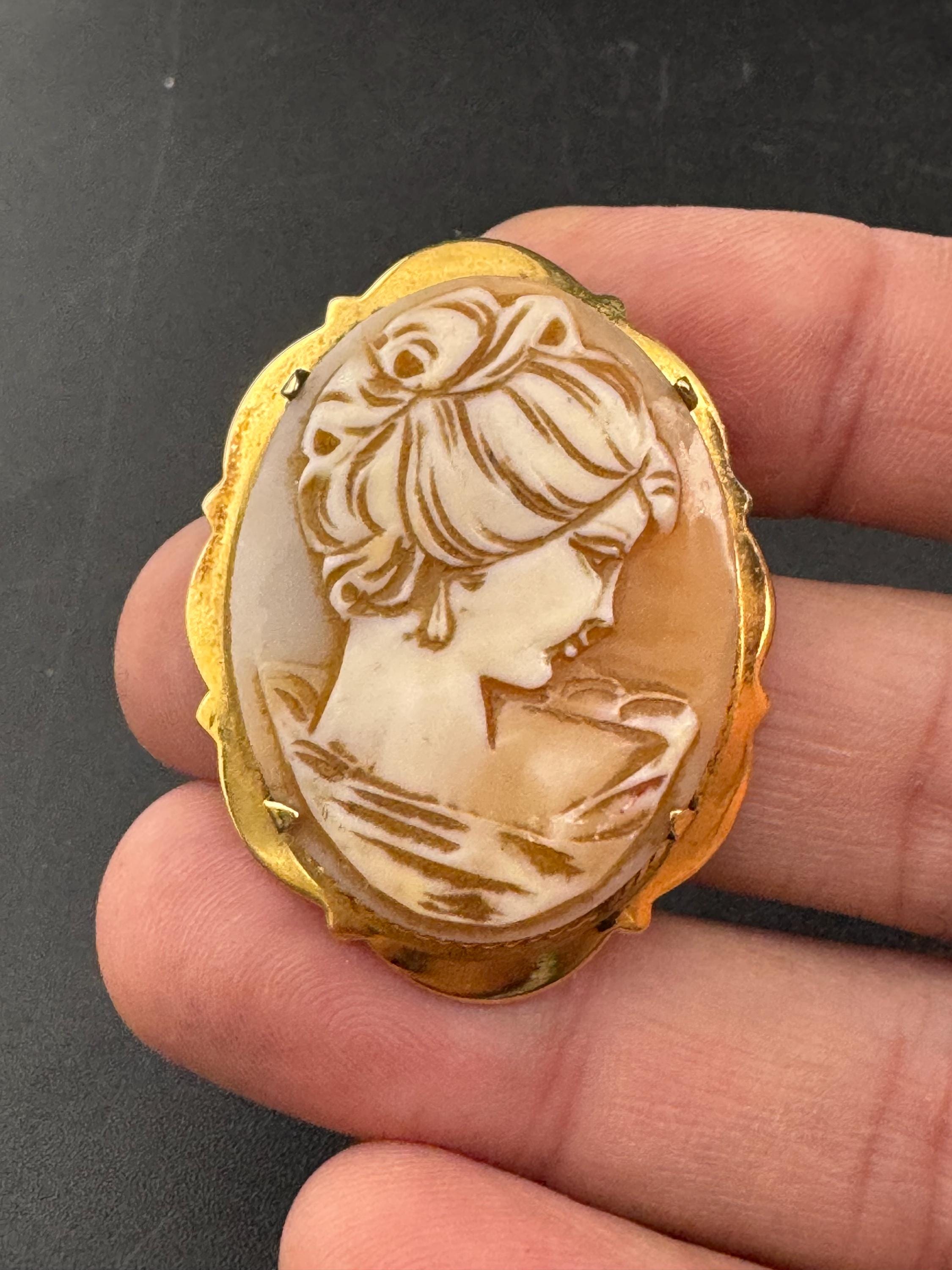 Large 4.5cm Vintage Victorian revival rolled Gold carved shell Cameo Brooch  1940s 1950s 1960s