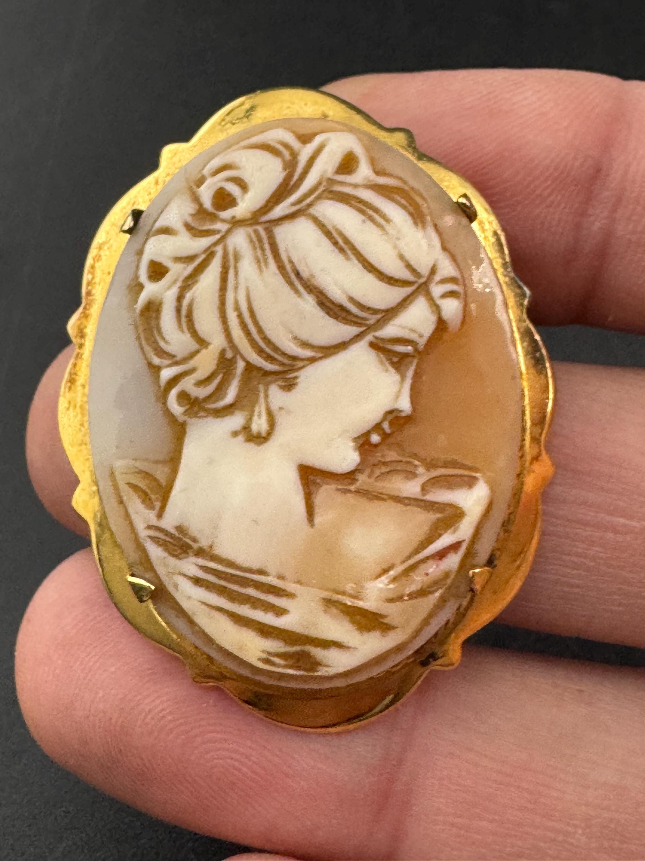 Large 4.5cm Vintage Victorian revival rolled Gold carved shell Cameo Brooch  1940s 1950s 1960s