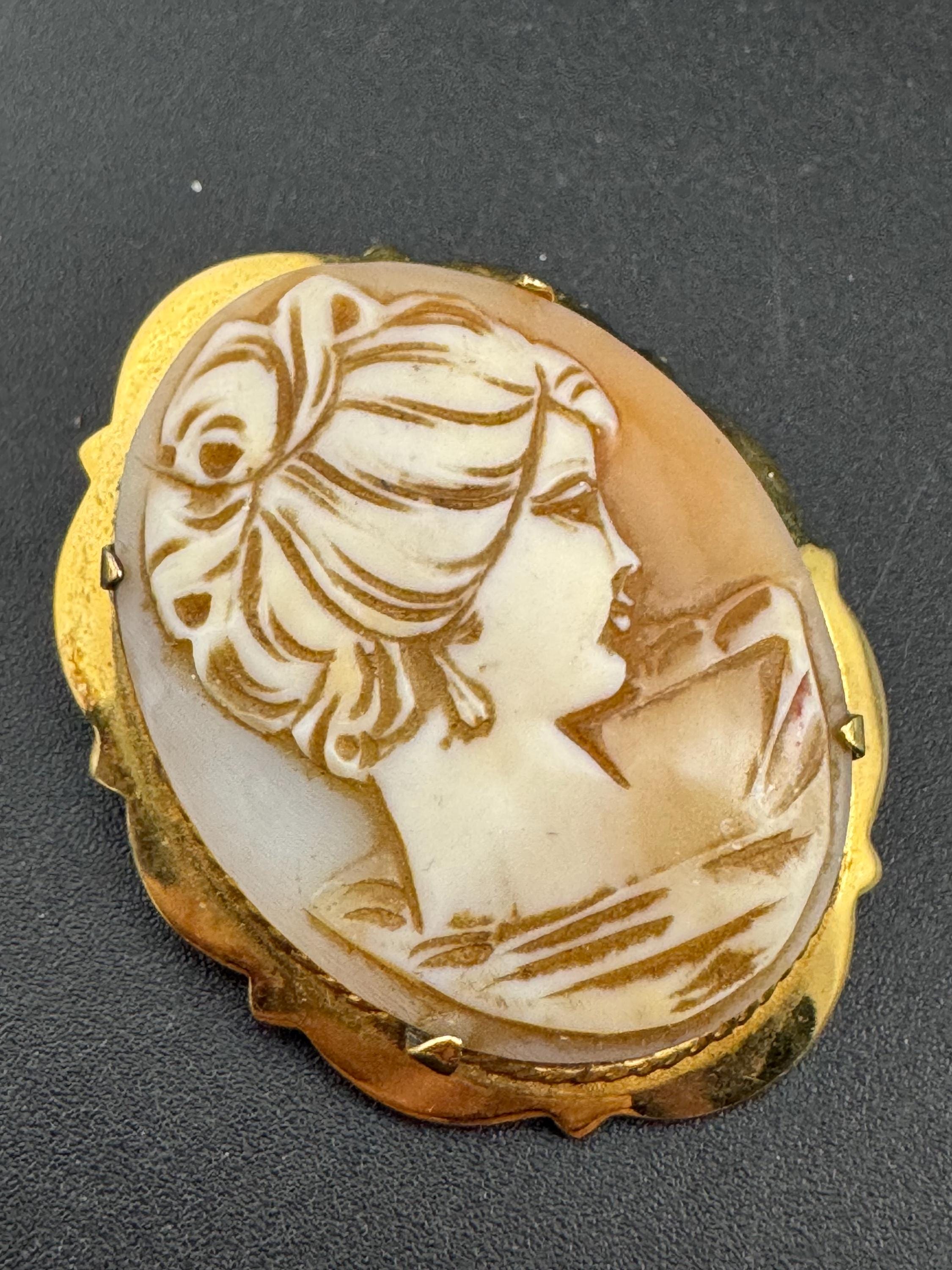 Large 4.5cm Vintage Victorian revival rolled Gold carved shell Cameo Brooch  1940s 1950s 1960s