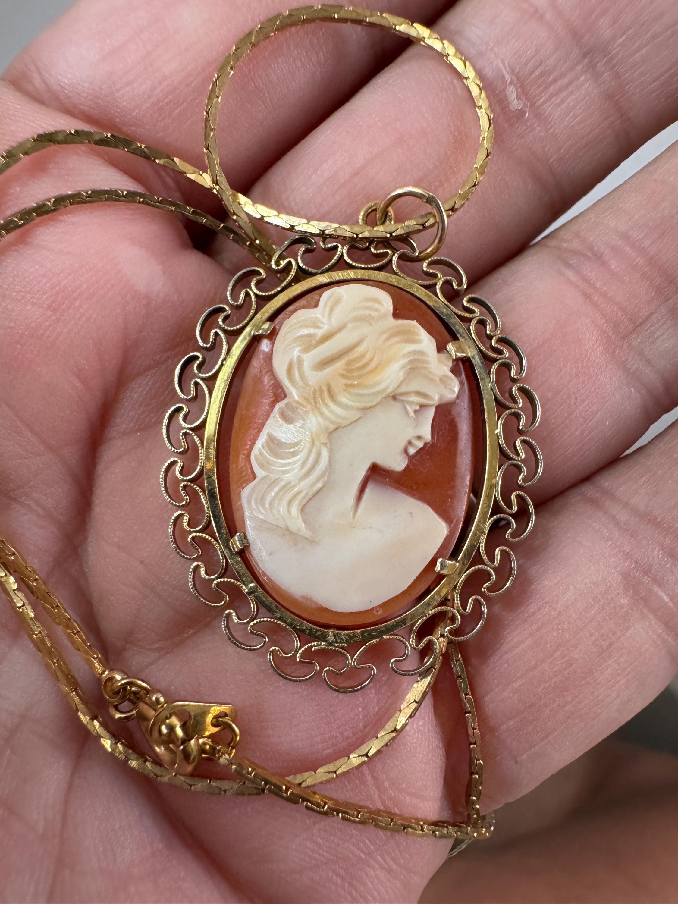 Vintage Gold plated Carved shell cameo pendant necklace on a 45cm plated chain 1970s 1960s