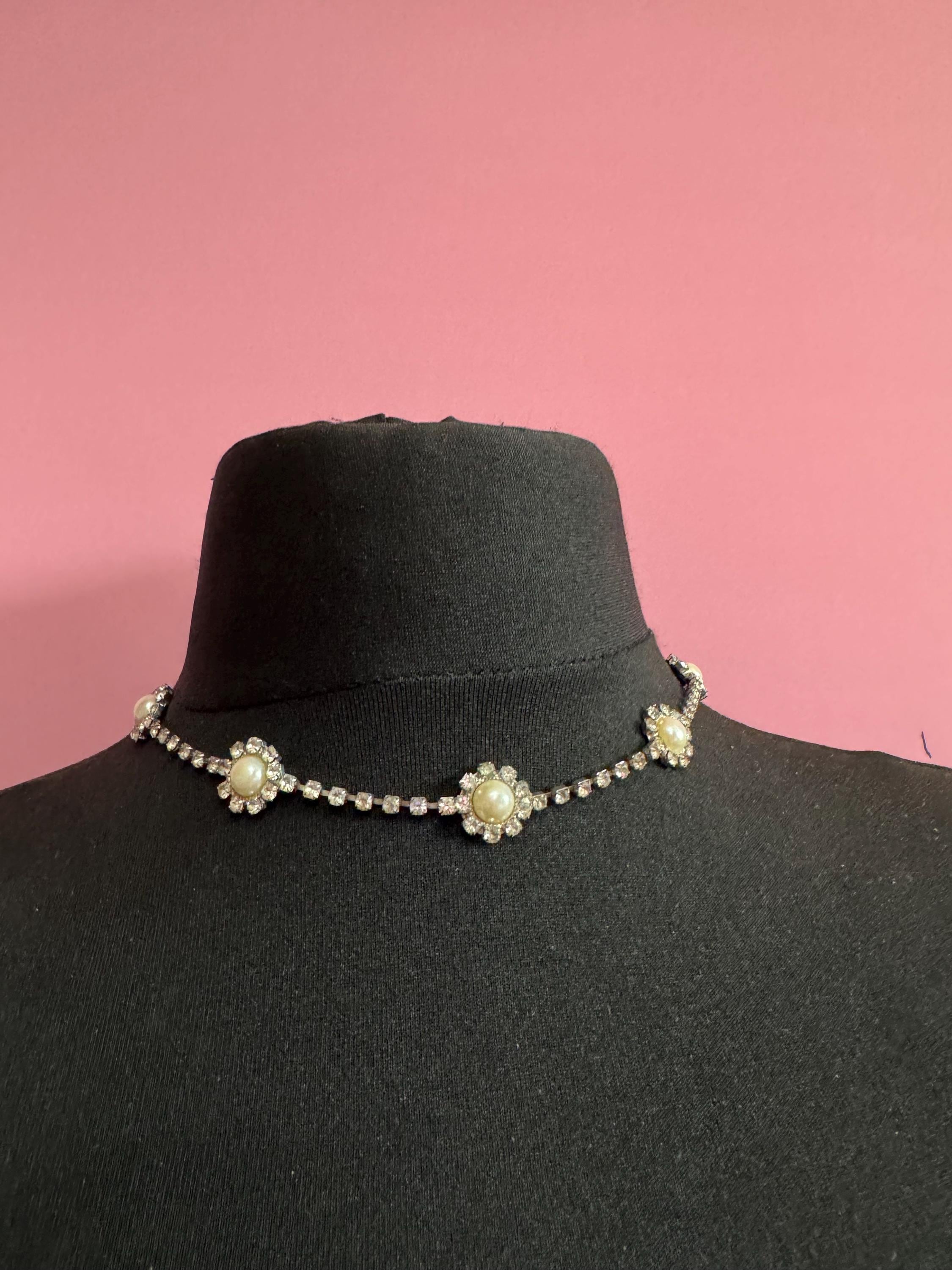 Retro cream faux Pearl lightweght diamanté Necklace single strand