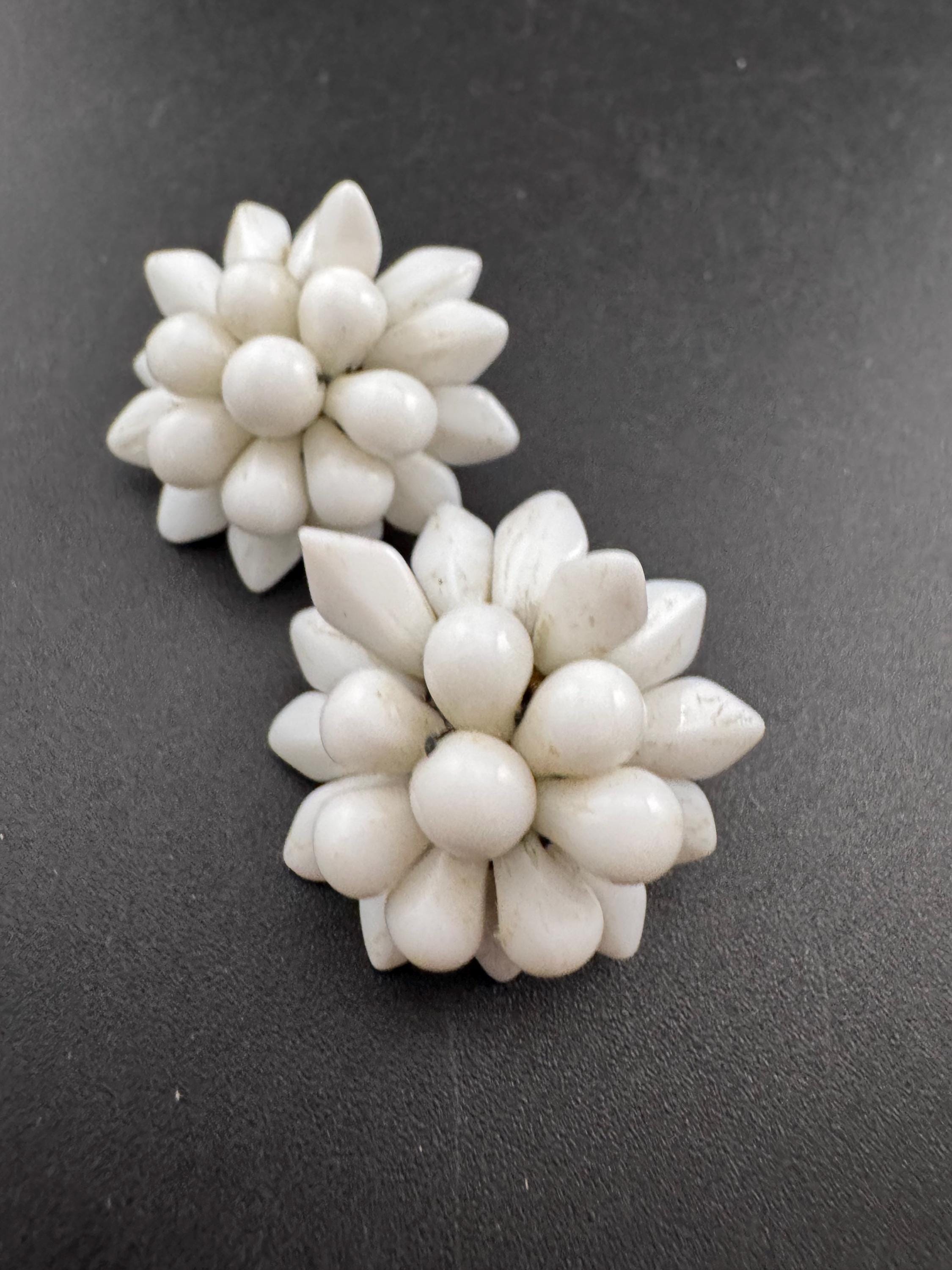 Vintage 3cm white milk glass floral beaded Cluster Clip On Earrings 1940s 1950s