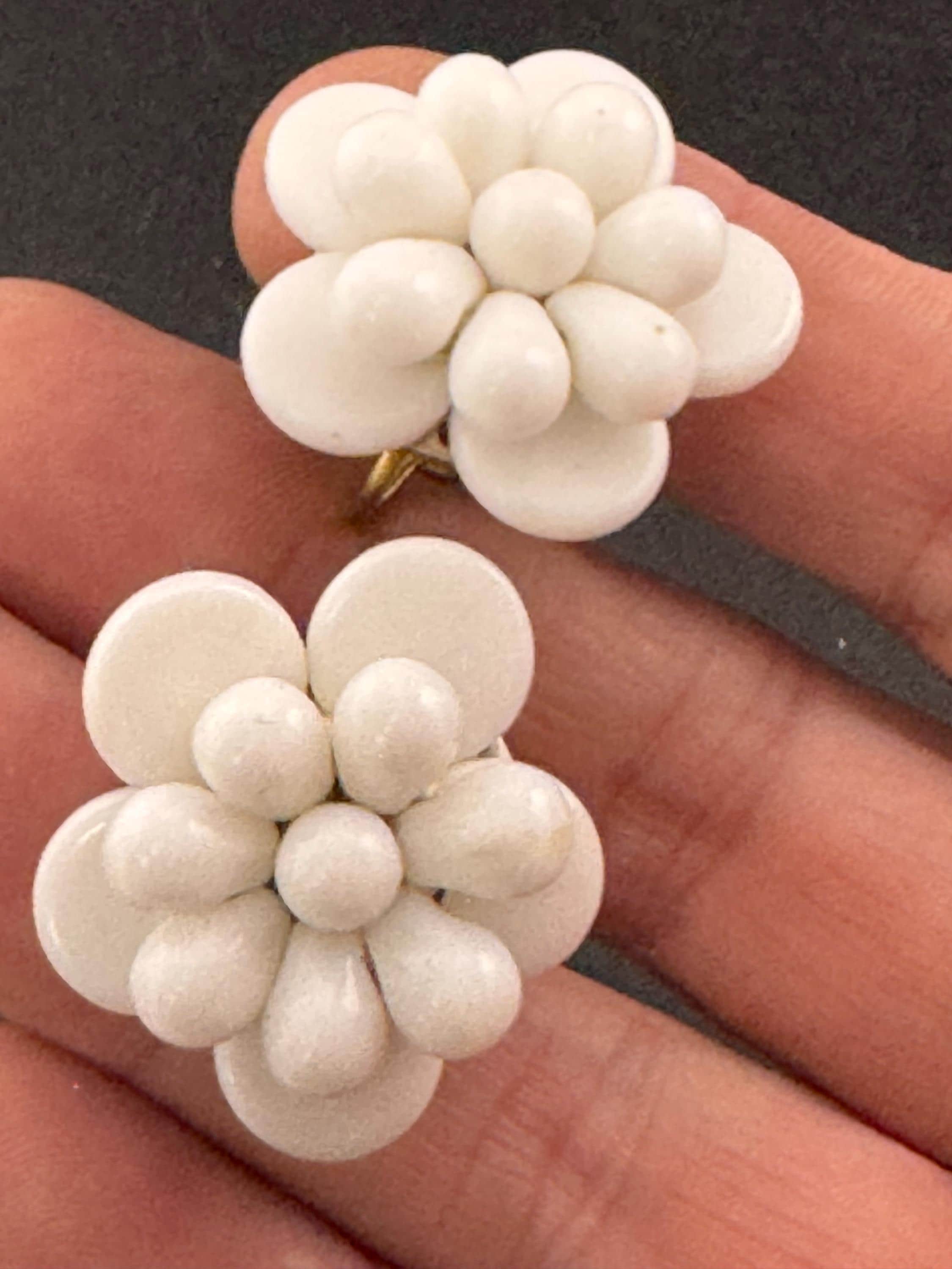 Vintage 3cm white milk glass floral beaded Cluster Clip On Earrings 1940s 1950s