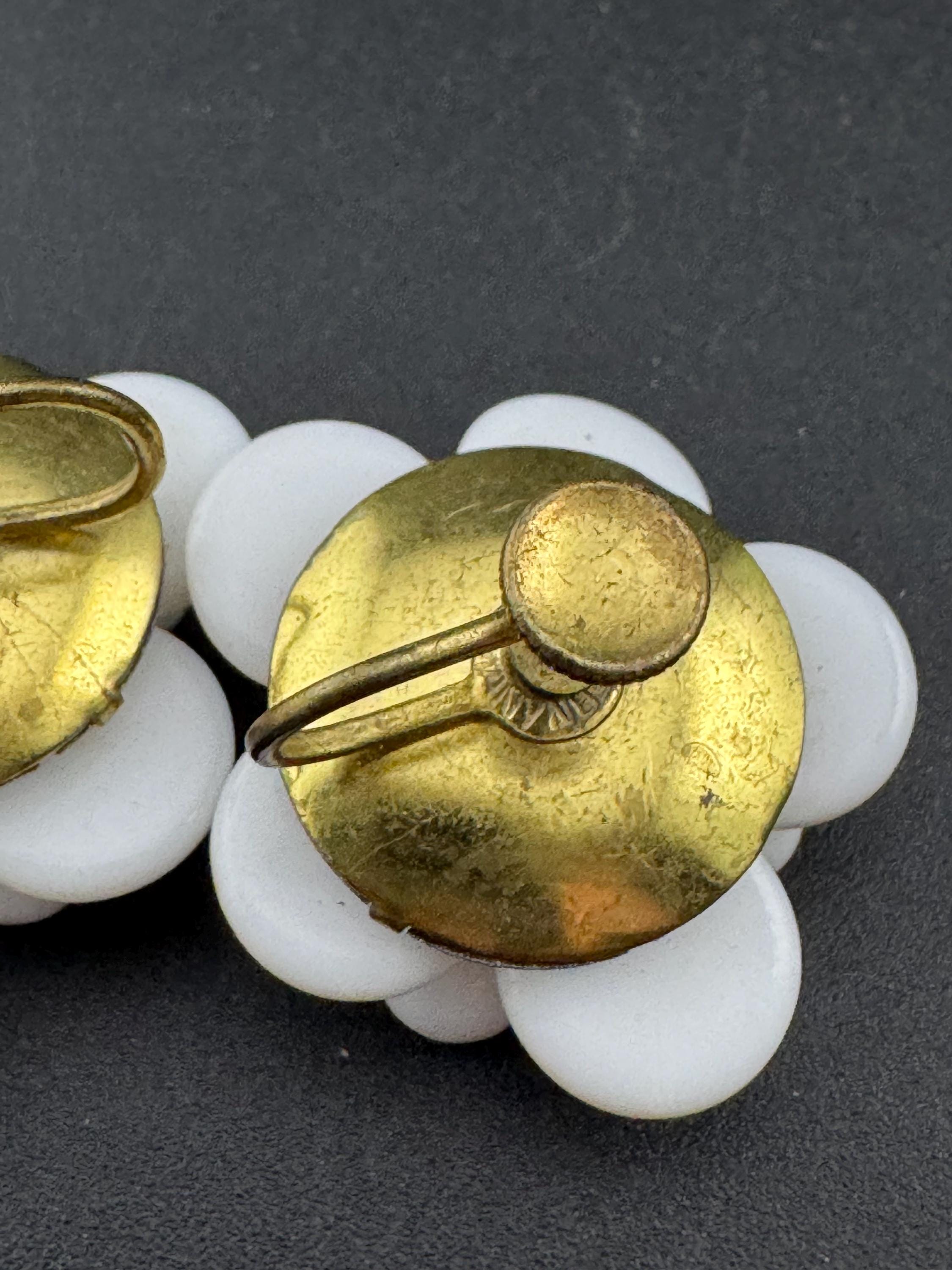 Vintage 3cm white milk glass floral beaded Cluster Clip On Earrings 1940s 1950s