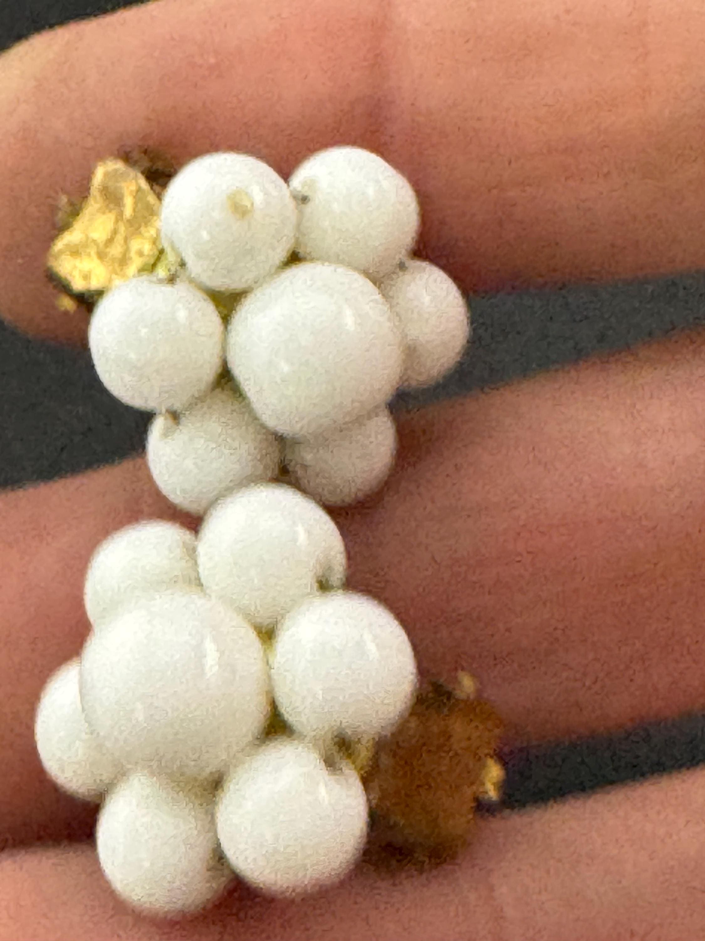 Vintage 1.75cm white milk glass floral beaded Cluster Clip On Earrings 1940s 1950s