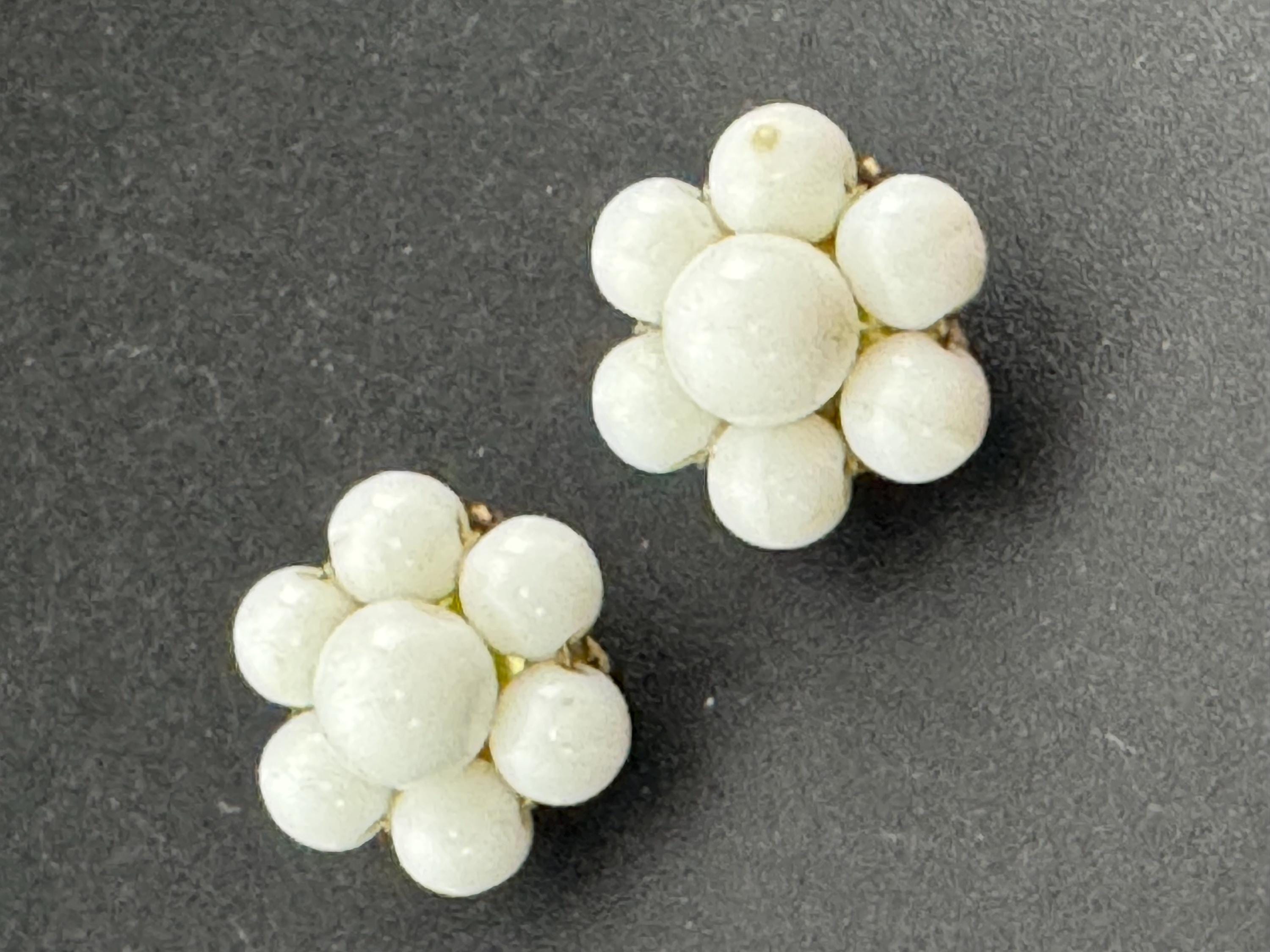 Vintage 1.75cm white milk glass floral beaded Cluster Clip On Earrings 1940s 1950s
