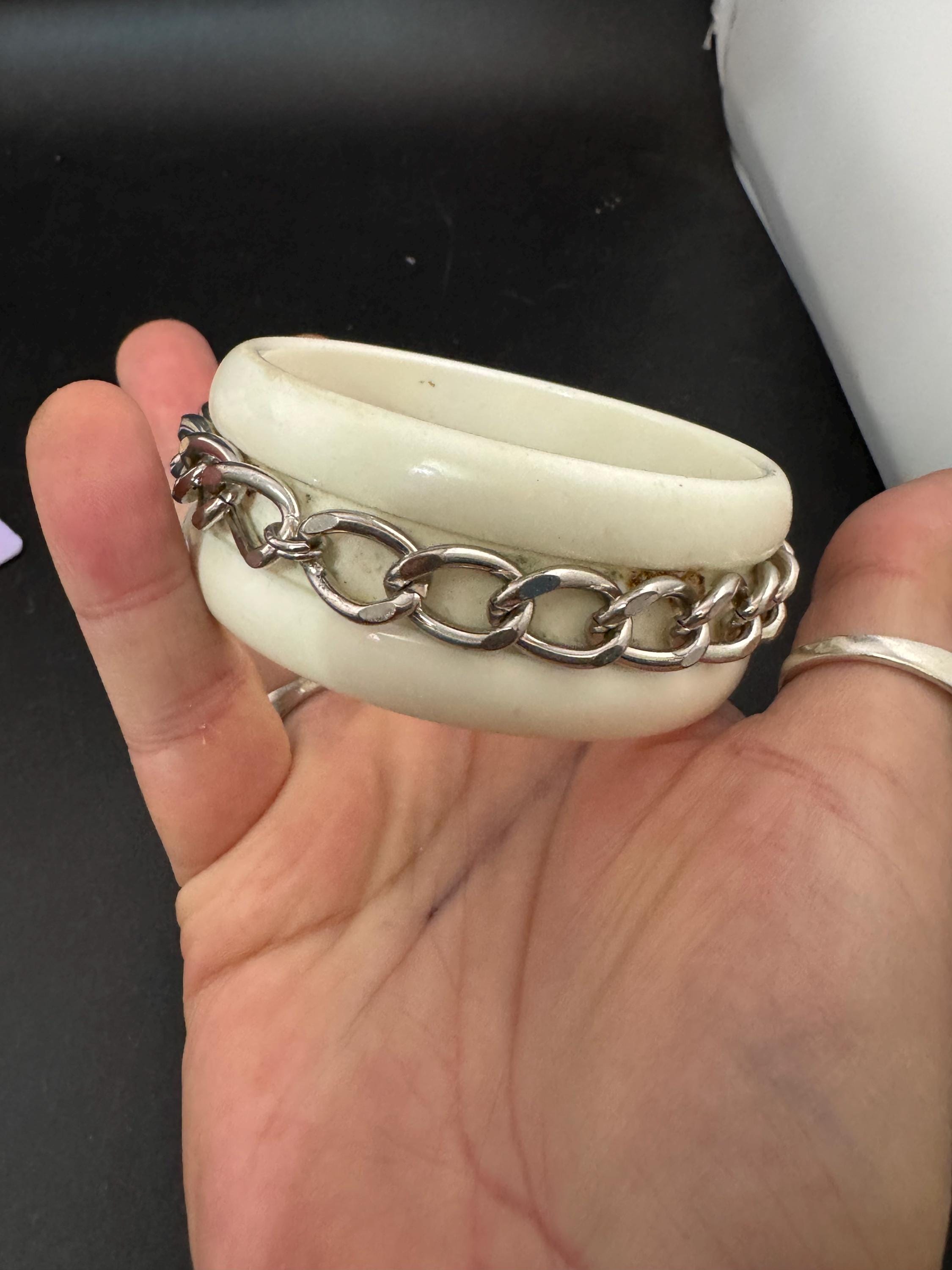 Vintage white plastic silver curb chain link wide cuff bangle bracelet 65mm internal diameter