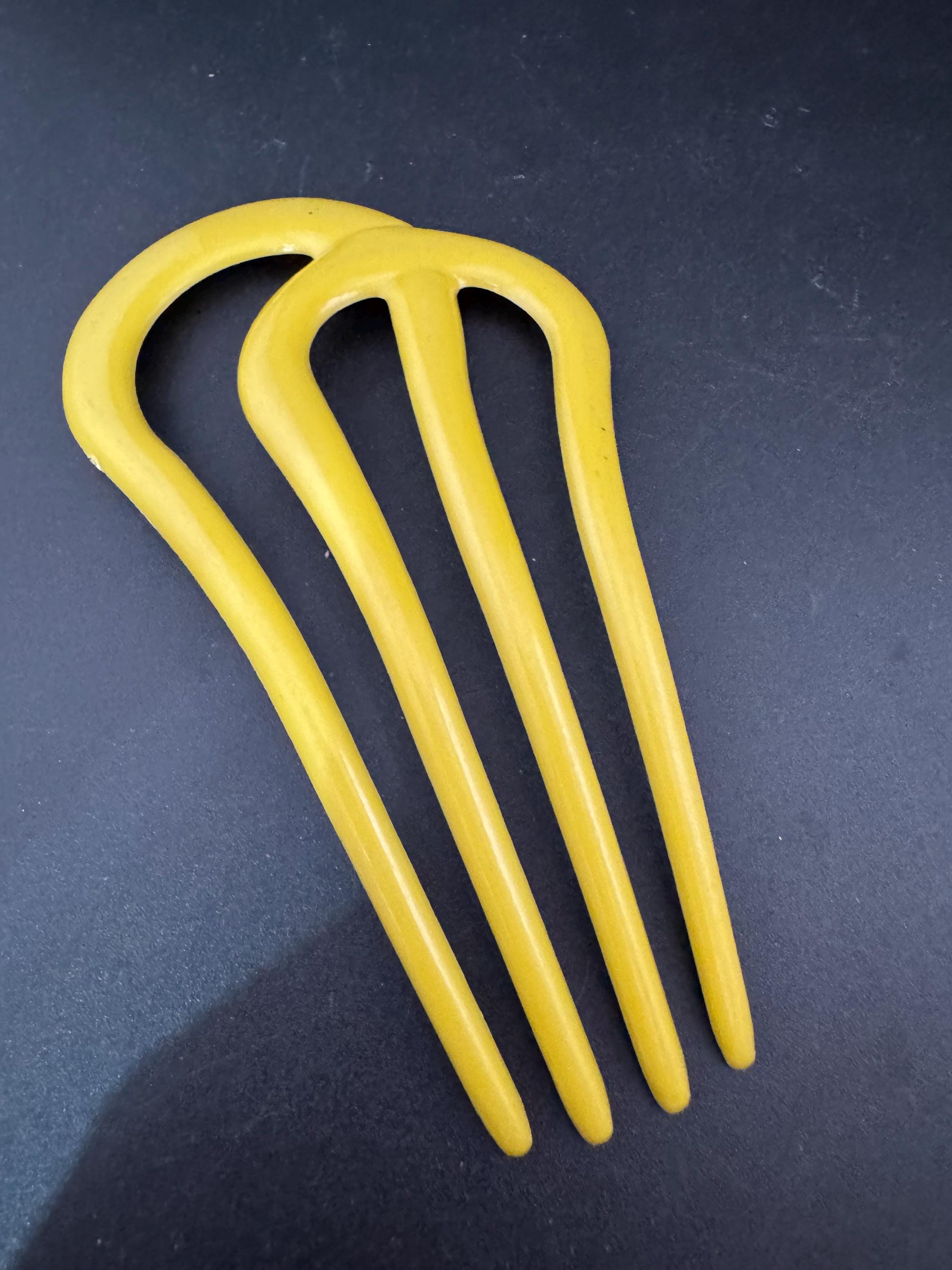 Vintage yellow early plastic Celluloid Chignon Bun Pin Hair comb, retro Bridal Hairdressing 4 prong