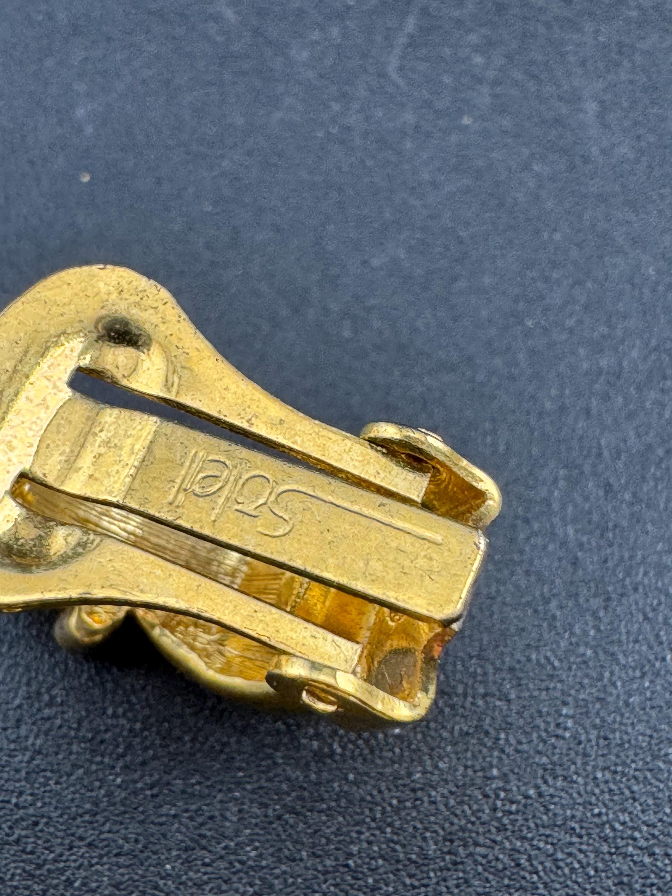 Signed SOLIEL Vintage 1980s high end gold tone pearl cabochon clip on earrings