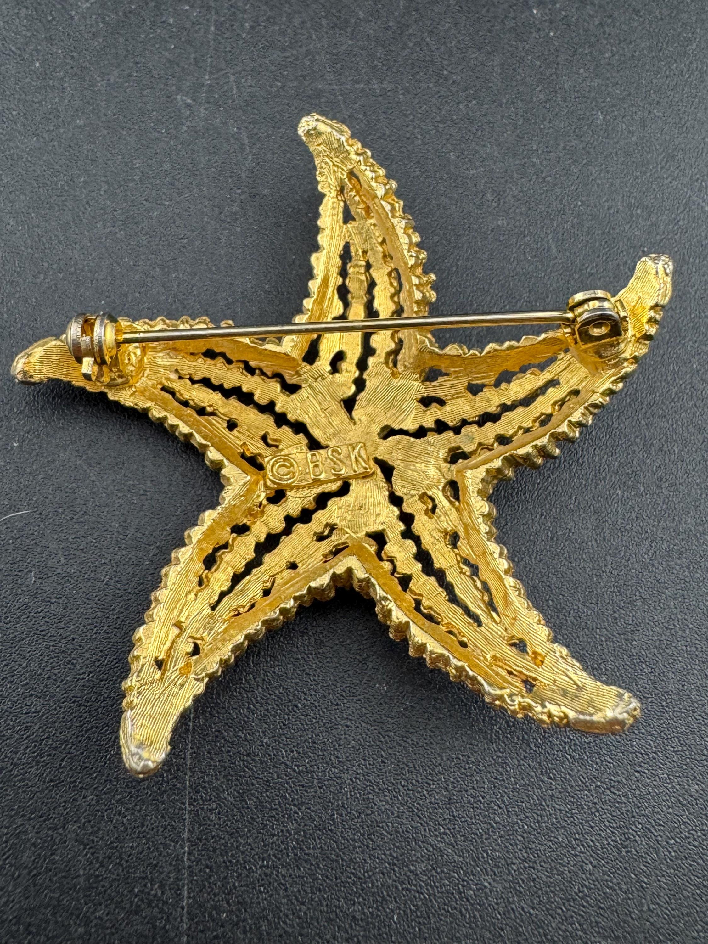 Signed BSK 5cm Vintage gold tone nautical starfish brooch
