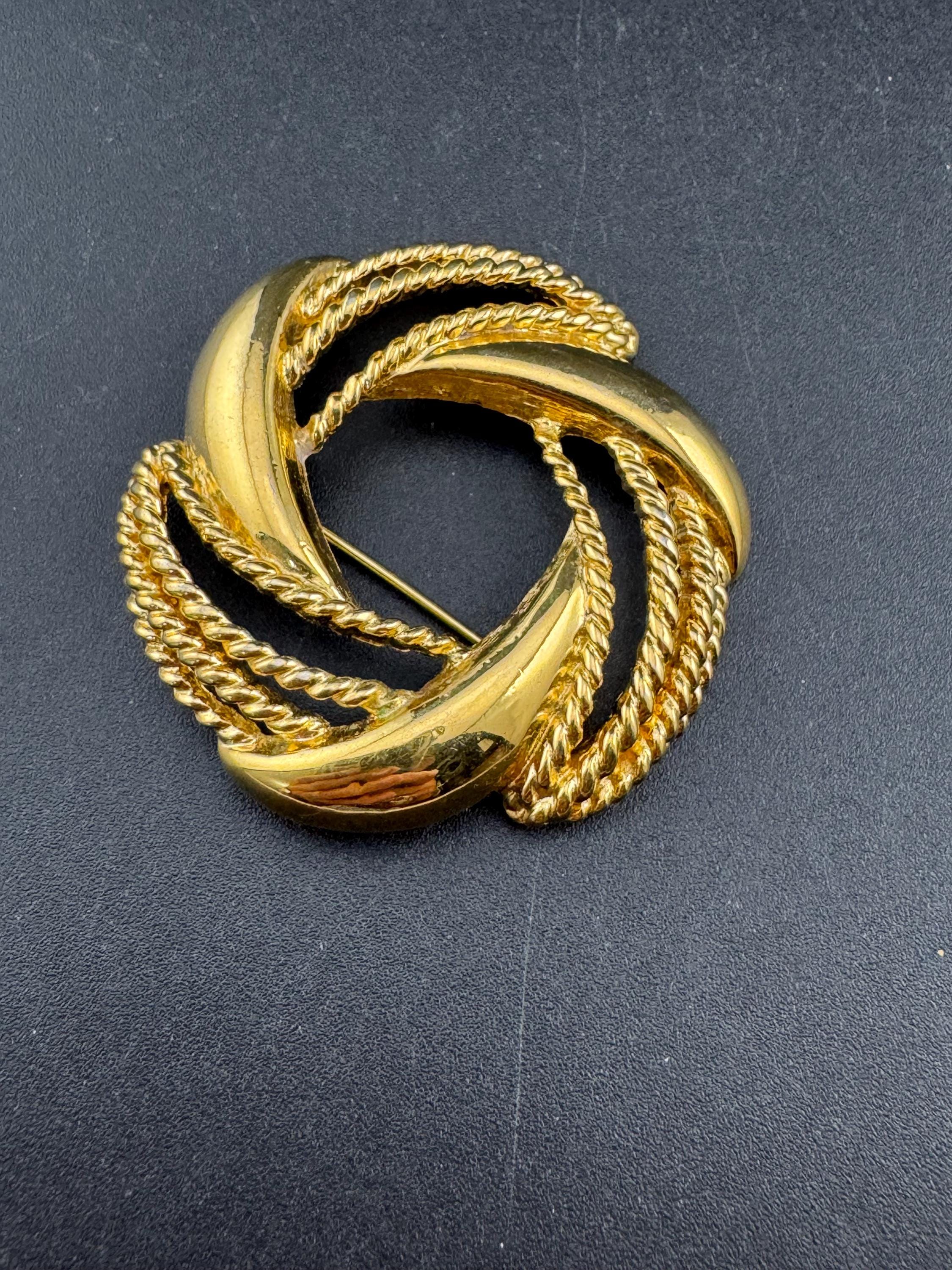 vintage signed Napier modernist mid century gold tone abstract swirl round brooch 5cm roll clasp 1980s