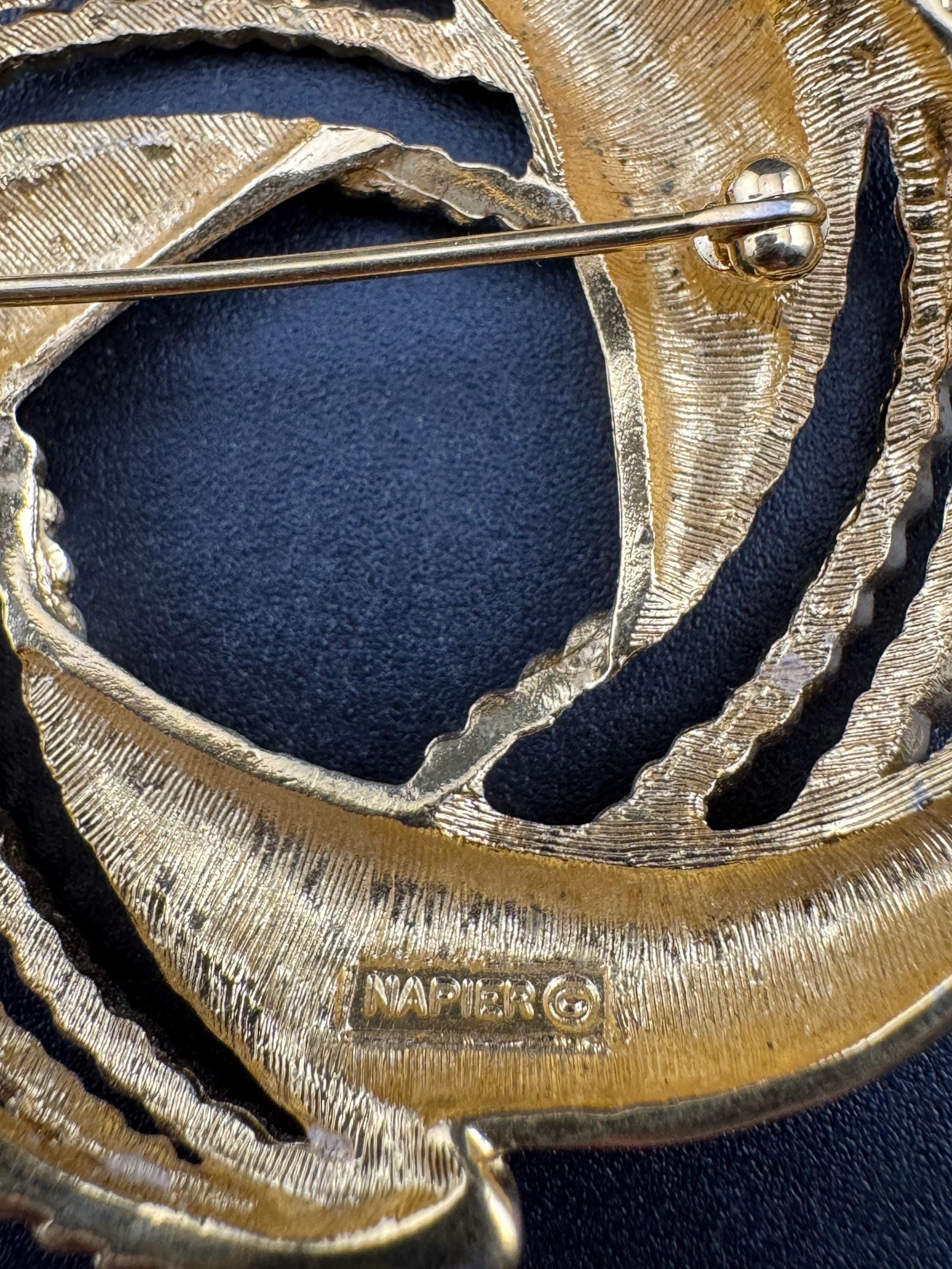 vintage signed Napier modernist mid century gold tone abstract swirl round brooch 5cm roll clasp 1980s
