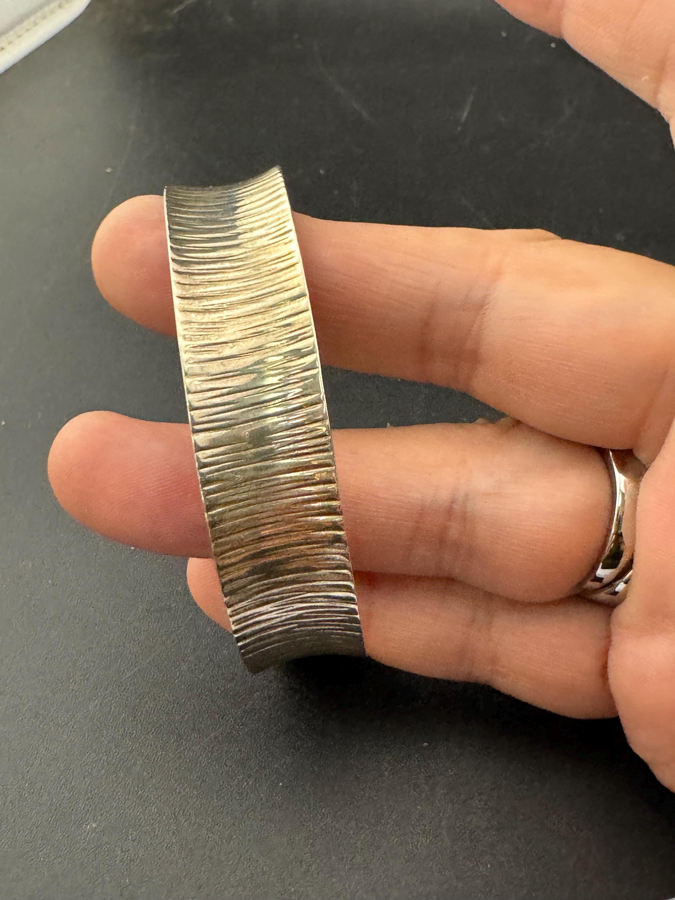 Vintage 1.5cm Wide 925 sterling silver engraved bark open cuff bangle 15.7 grams