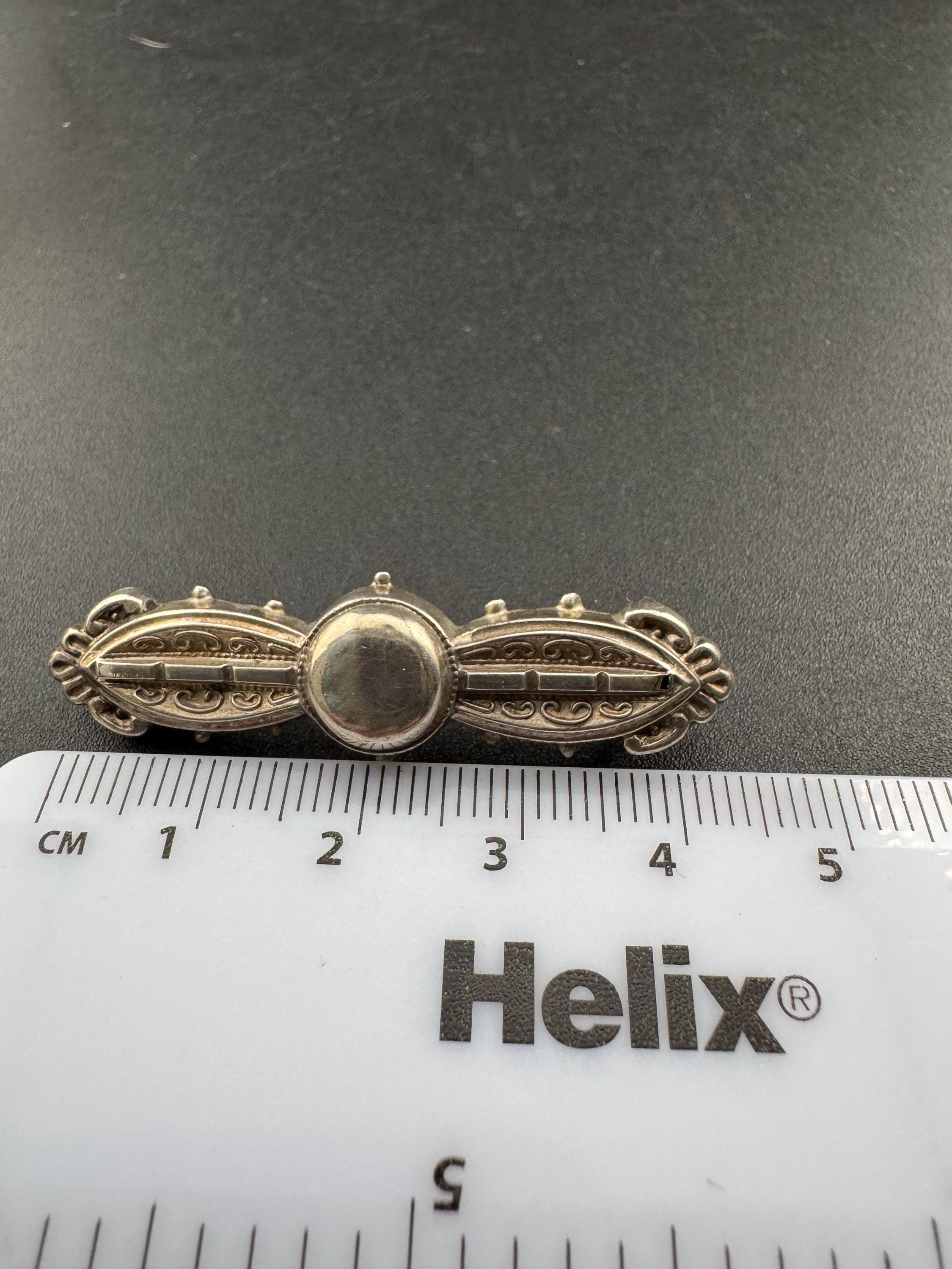 Victorian Antique aesthetic period  925 sterling silver etched bar brooch 3.2grams 4.5cm