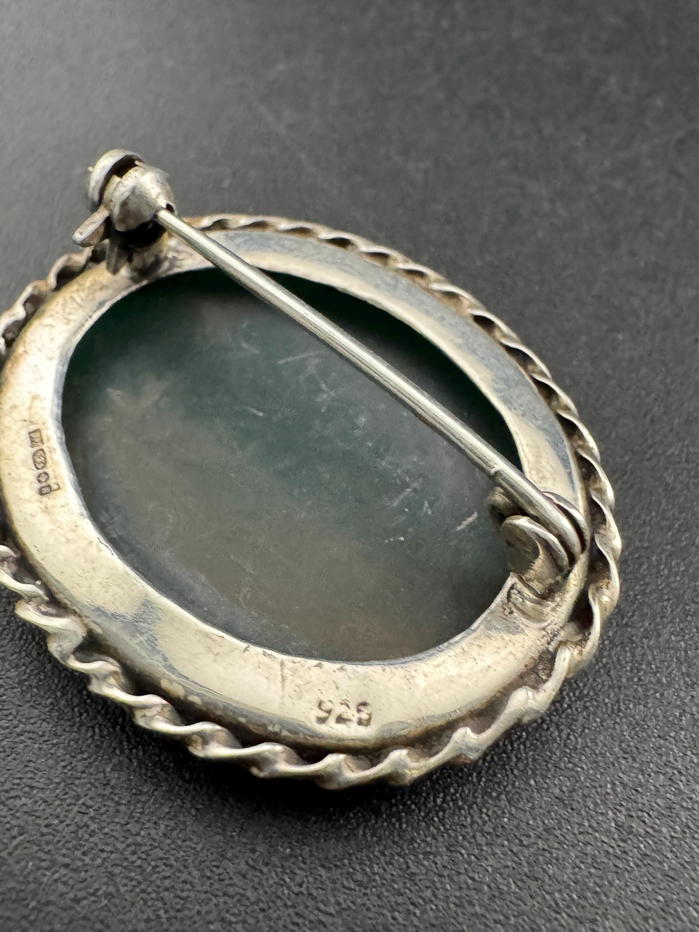 Antique Vintage Art Deco Green gemstone Sterling 925 silver oval Brooch full hallmarks 1941
