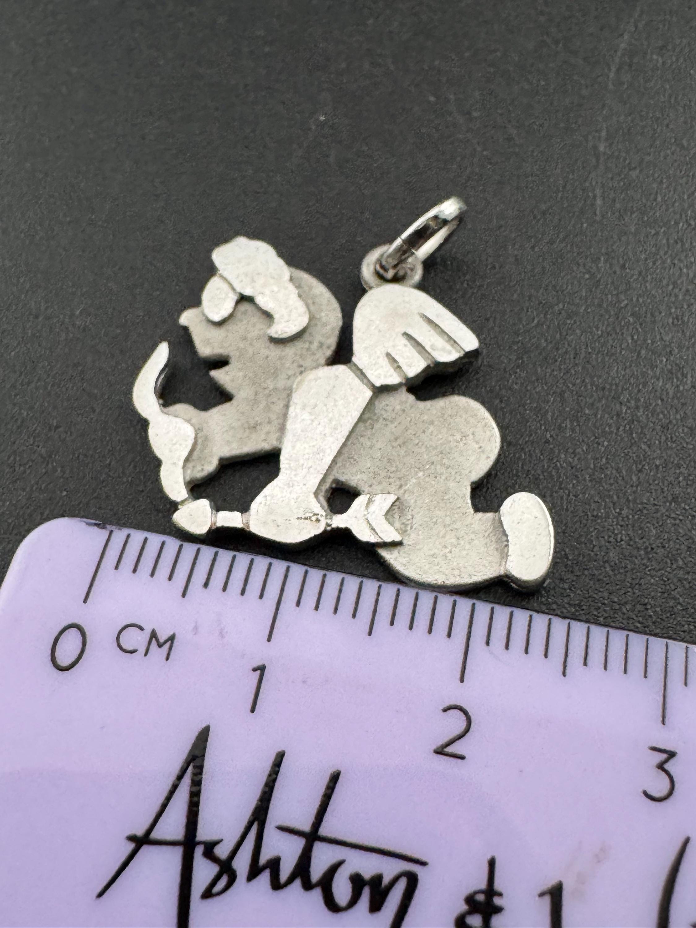 Novelty vintage 1970s 925 sterling silver modernist Cupid and arrow lovers pendant