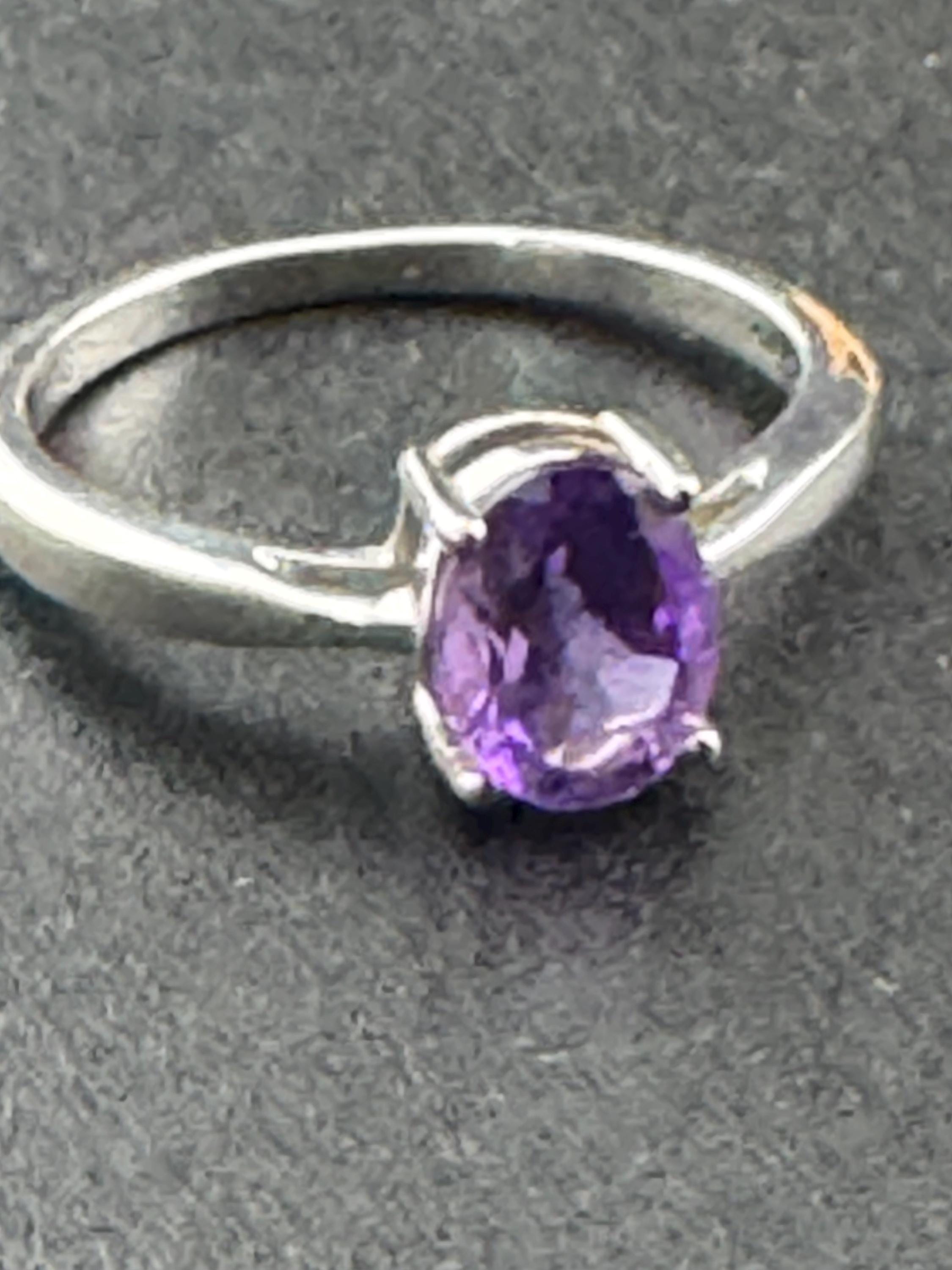 Retro Purple Gemstone Sterling Silver Solitaire Ring - UK Size N.5