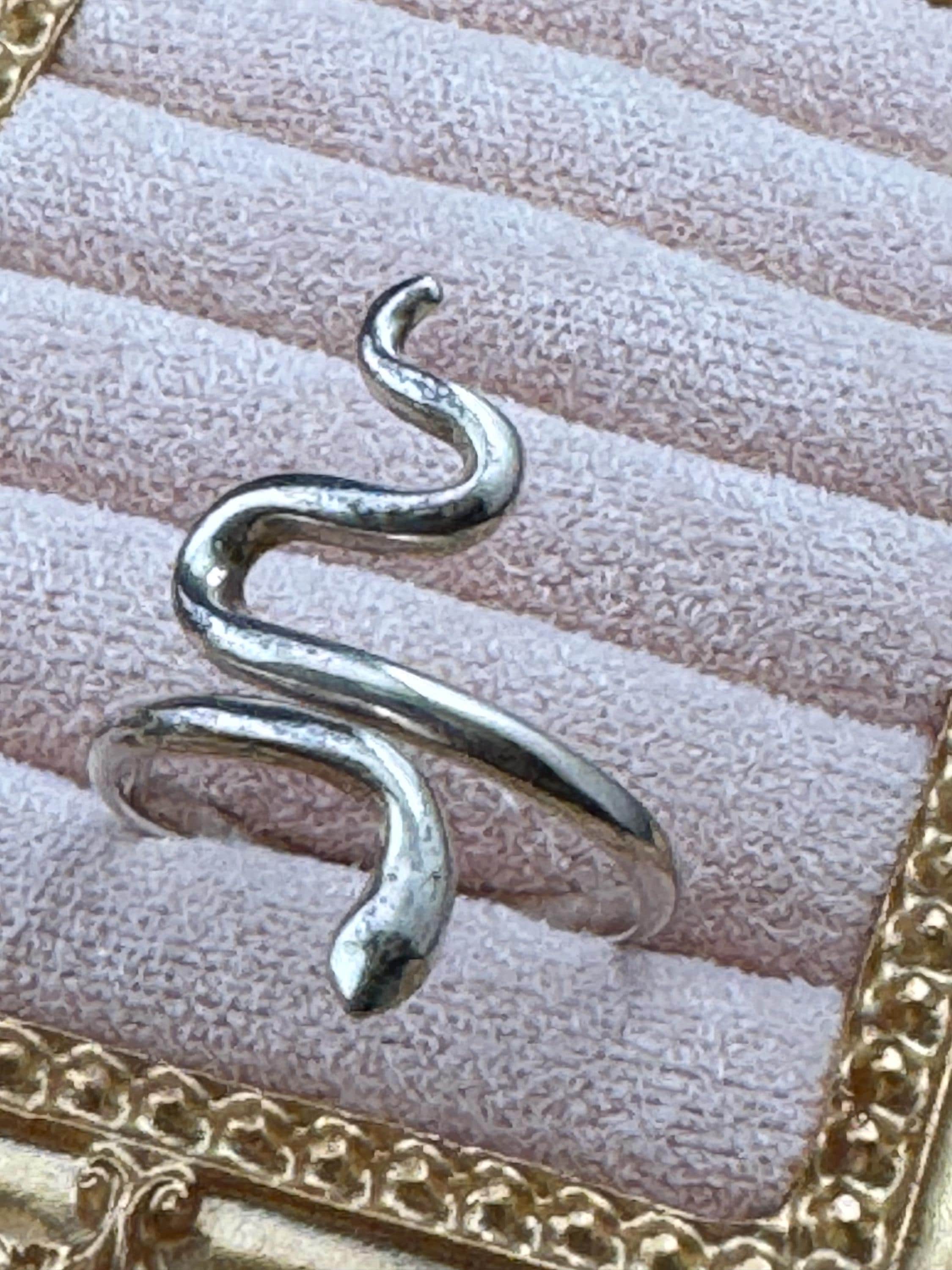 Size O ladies dainty 925 sterling silver snake ring 2.6 grams size 55