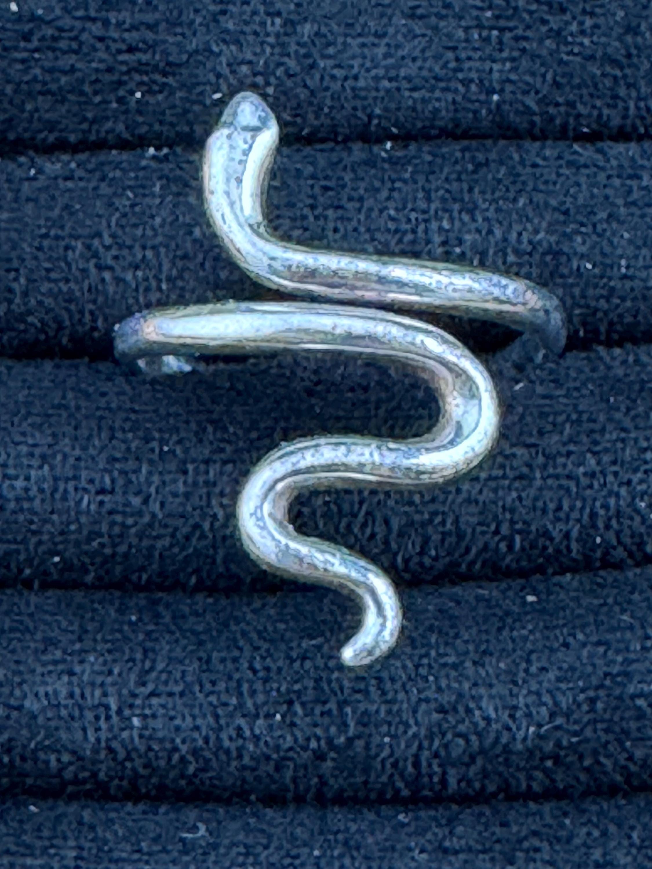 Size O ladies dainty 925 sterling silver snake ring 2.6 grams size 55