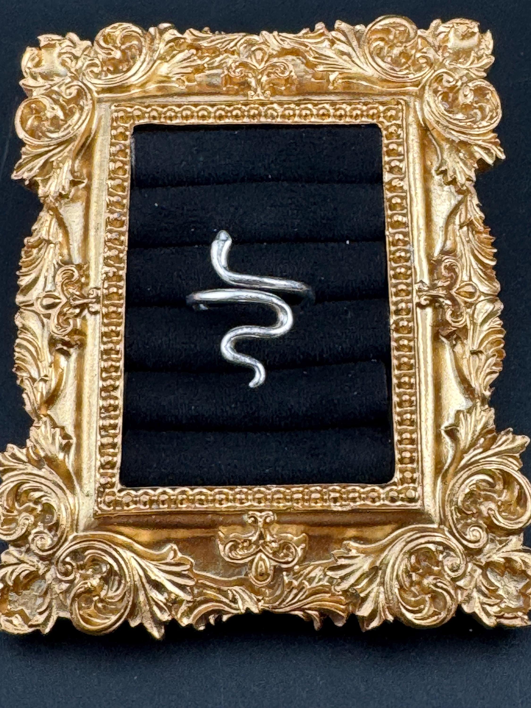 Size O ladies dainty 925 sterling silver snake ring 2.6 grams size 55