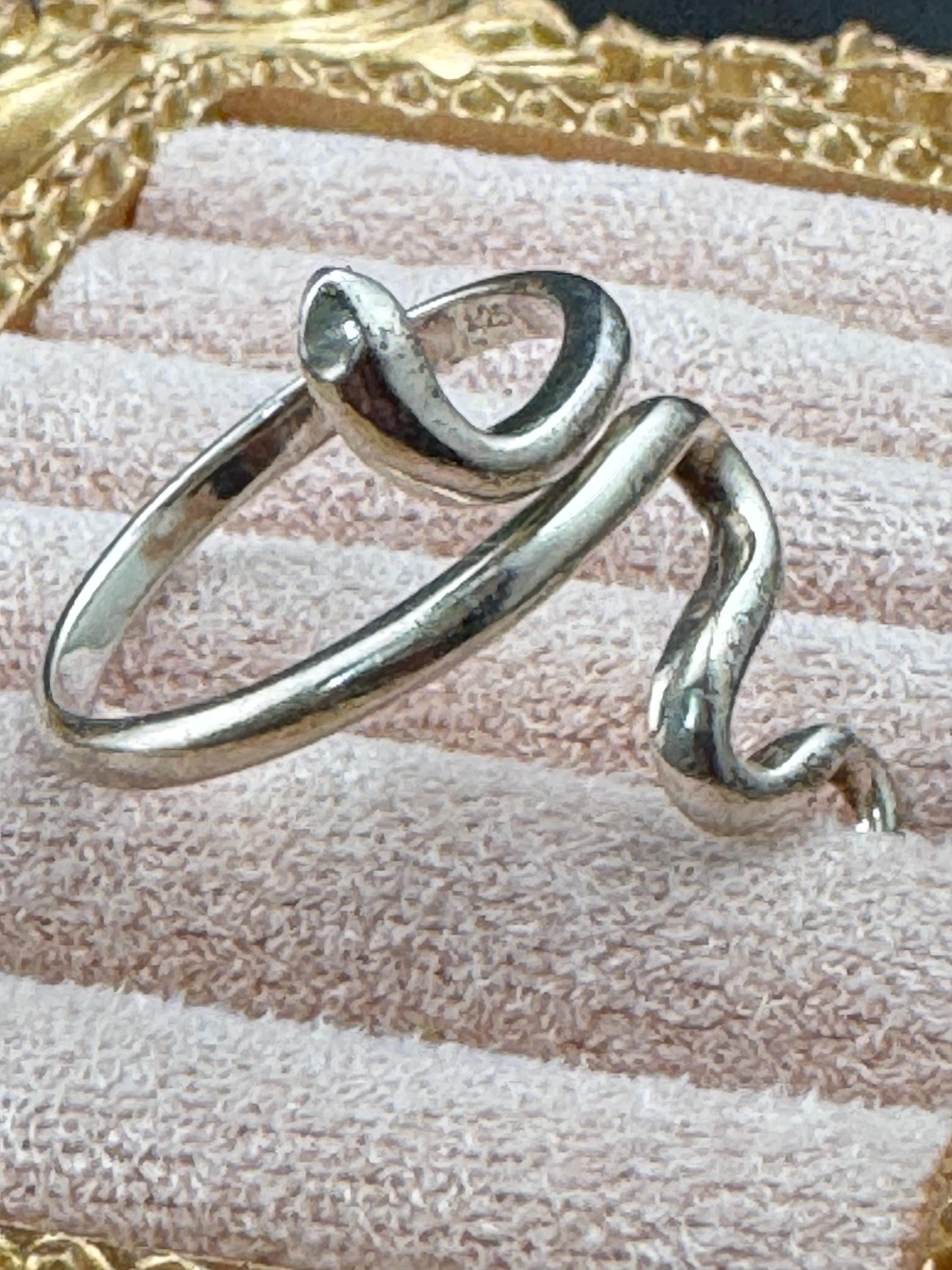 Size O ladies dainty 925 sterling silver snake ring 2.6 grams size 55