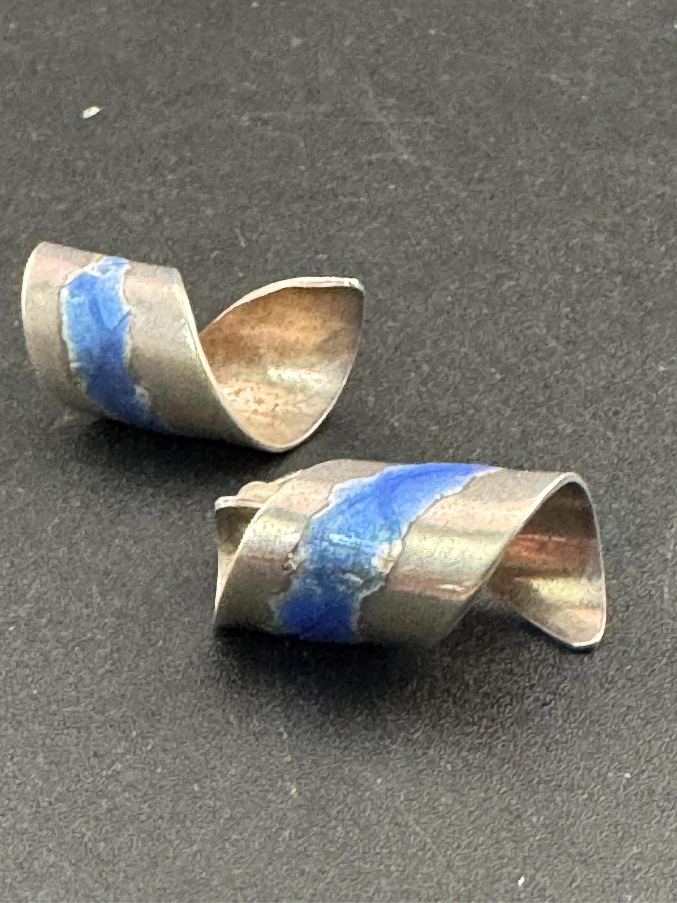 925 sterling silver artisan blue enamel twist earrings for pierced ears 8.3 grams 2.5cm