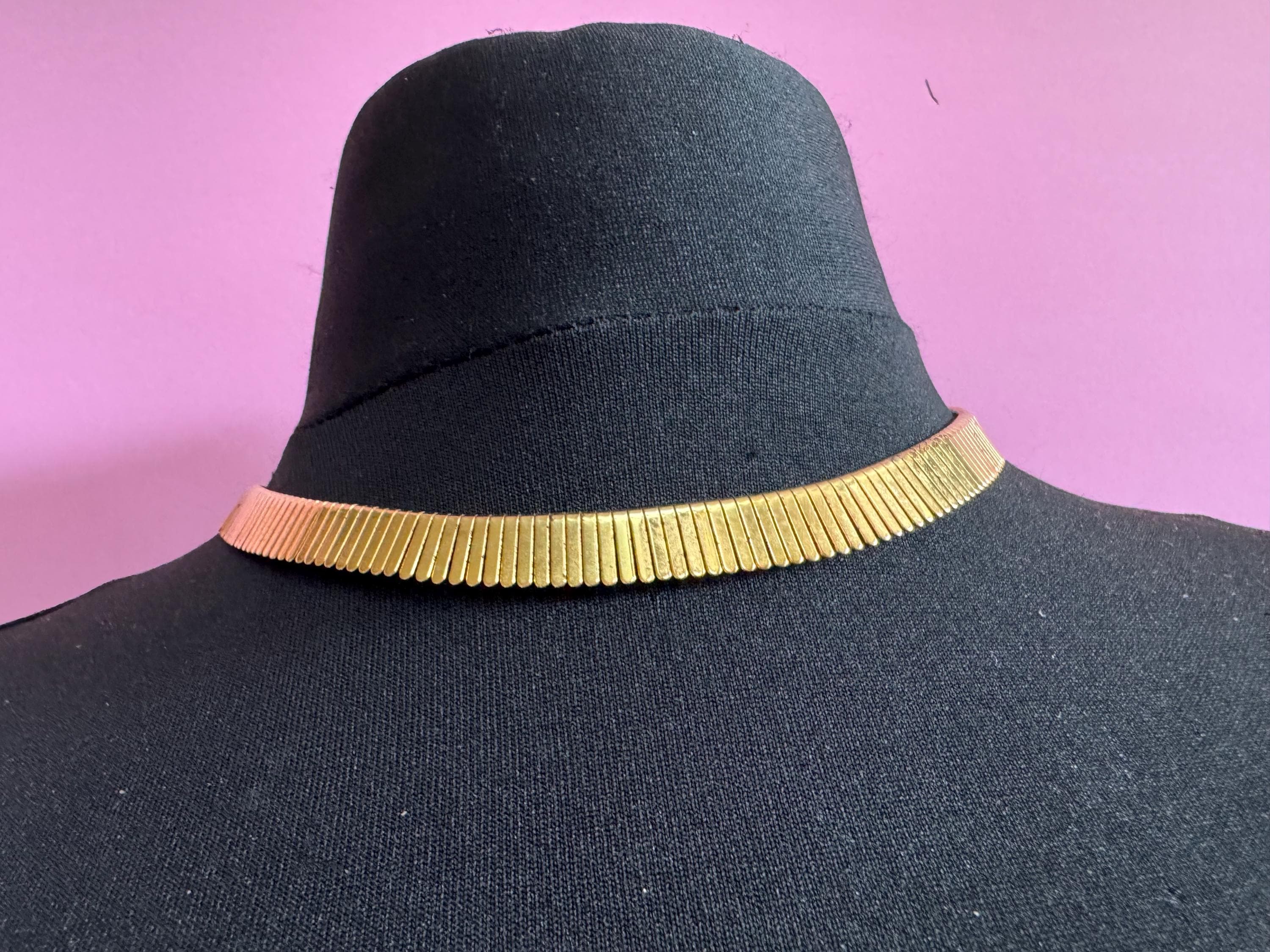 retro gold tone 1cm wide link omega choker collar necklace, Egyptian revival style 44cm