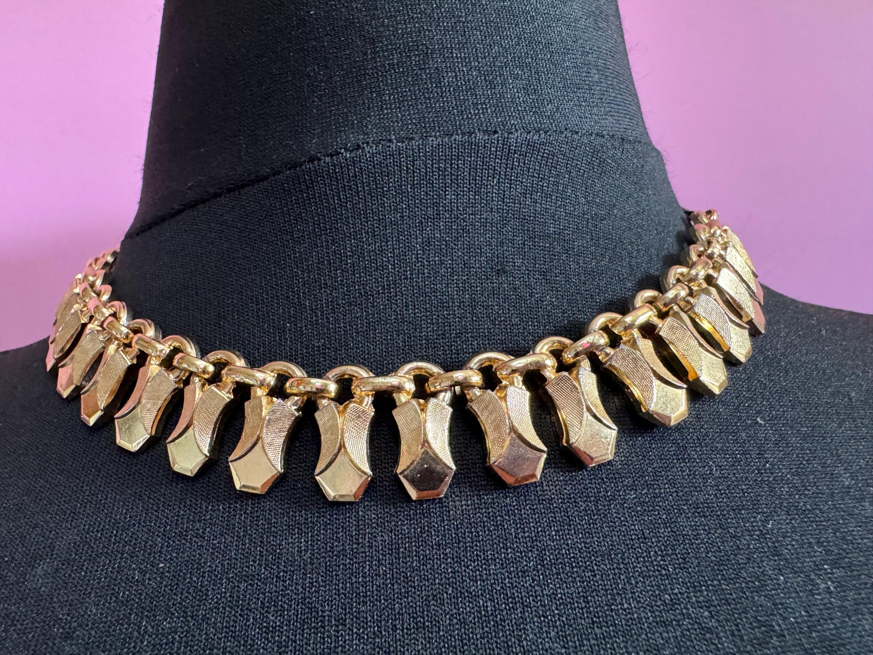 Vintage lightweight Eloxal Egyptian gold tone wide panel link choker necklace 40-46cm