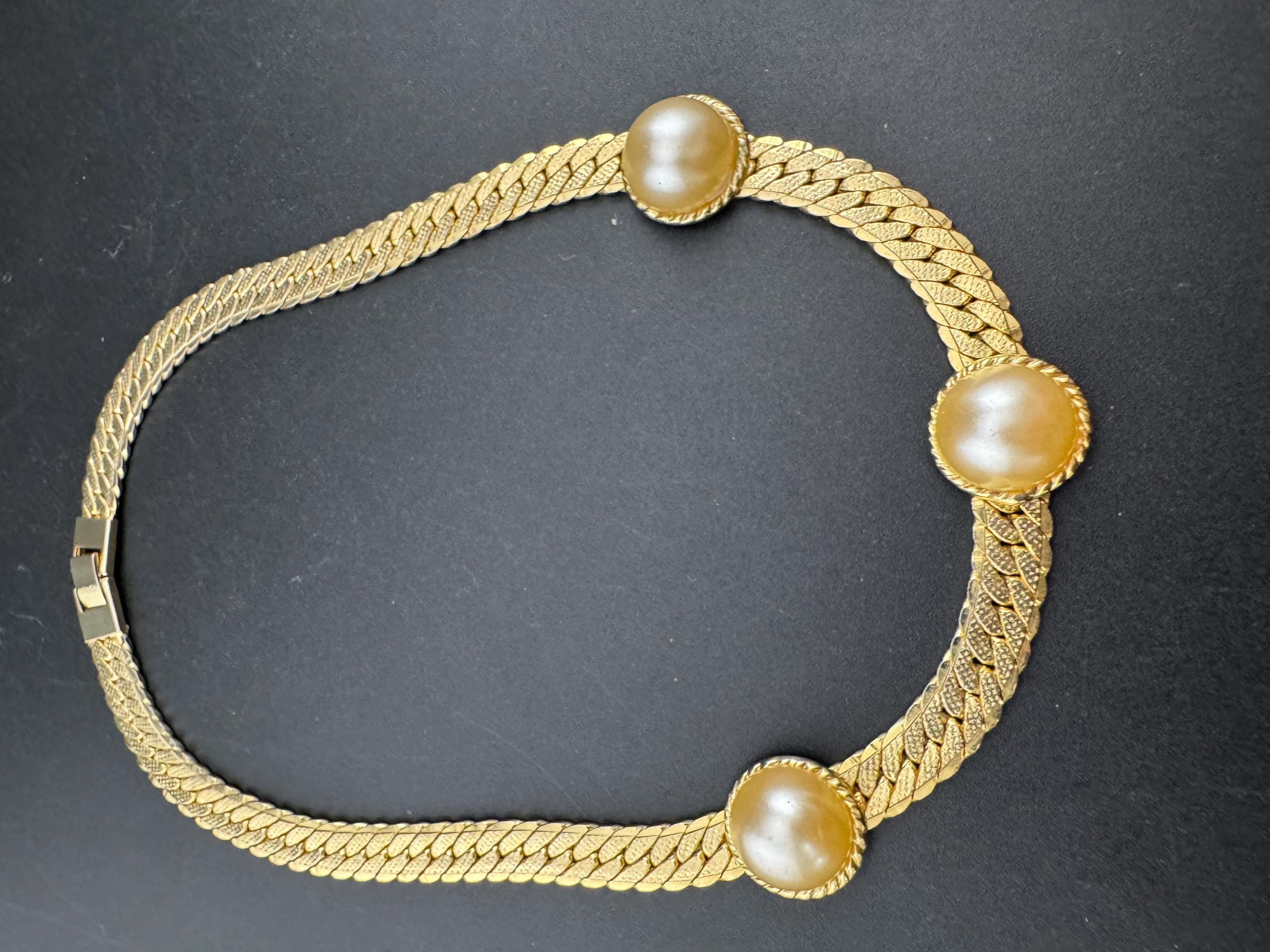 Vintage Gold Tone flat link woven Choker with 3 central faux pearl Cabochons 41cm