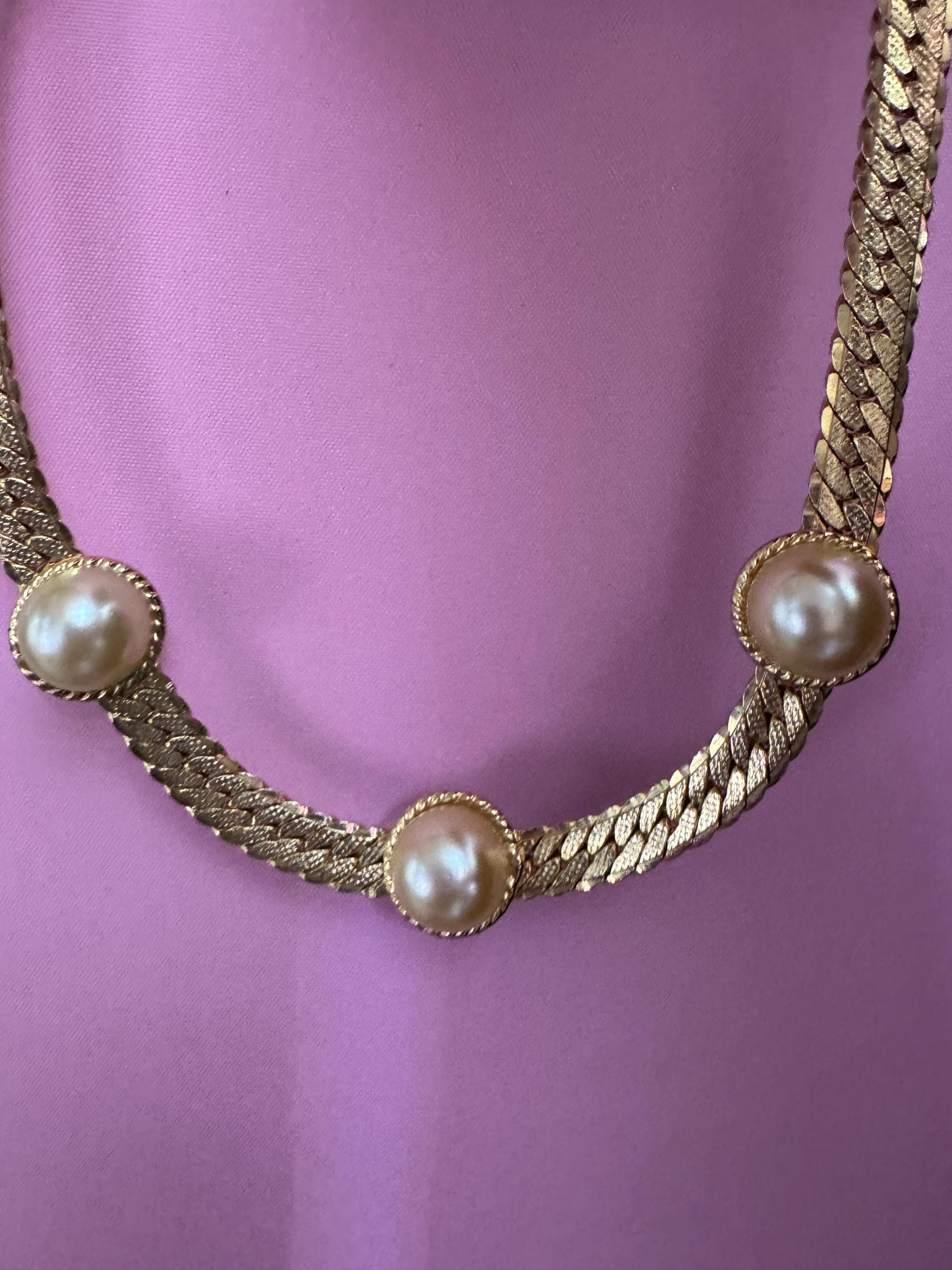 Vintage Gold Tone flat link woven Choker with 3 central faux pearl Cabochons 41cm