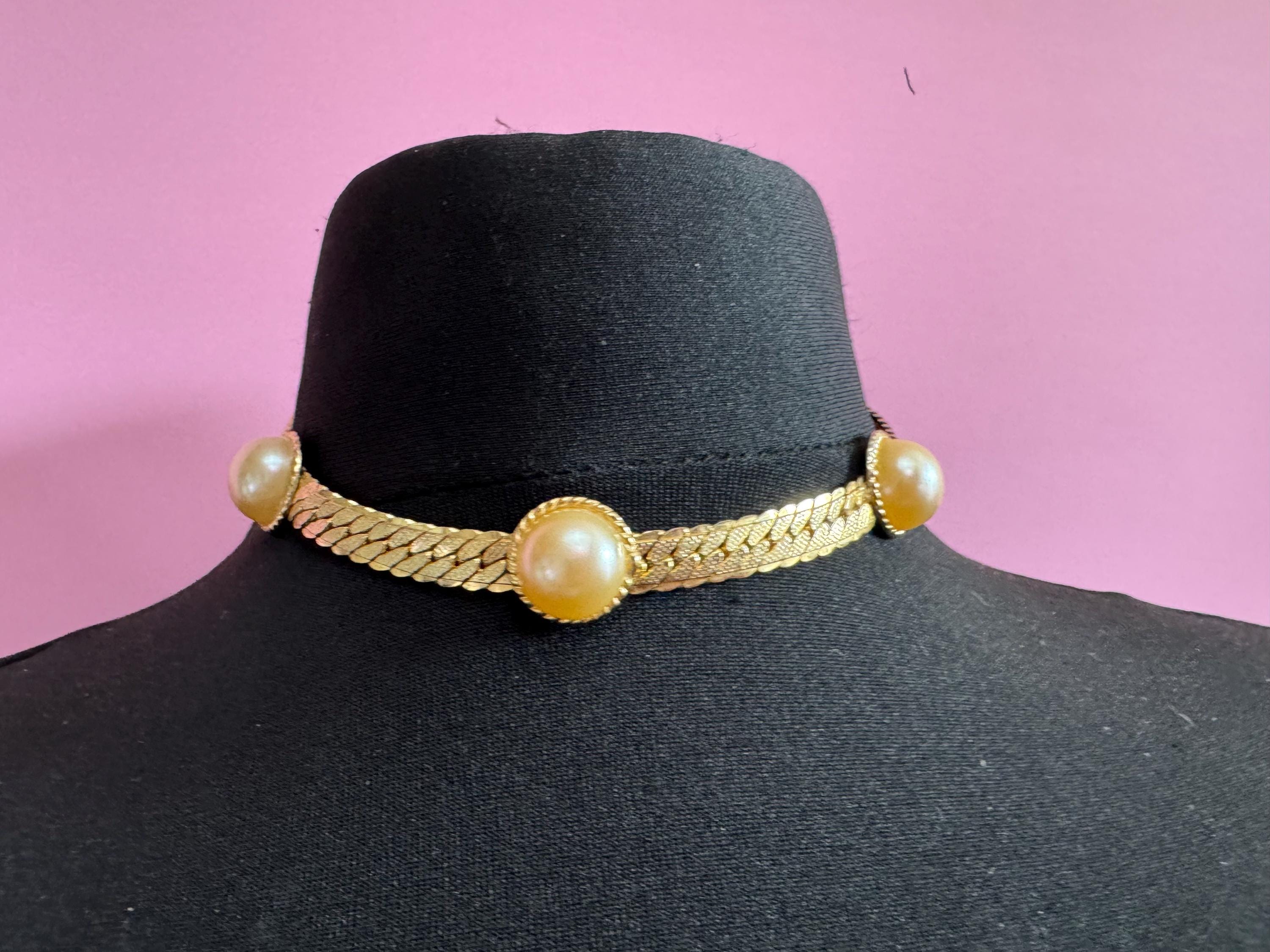 Vintage Gold Tone flat link woven Choker with 3 central faux pearl Cabochons 41cm
