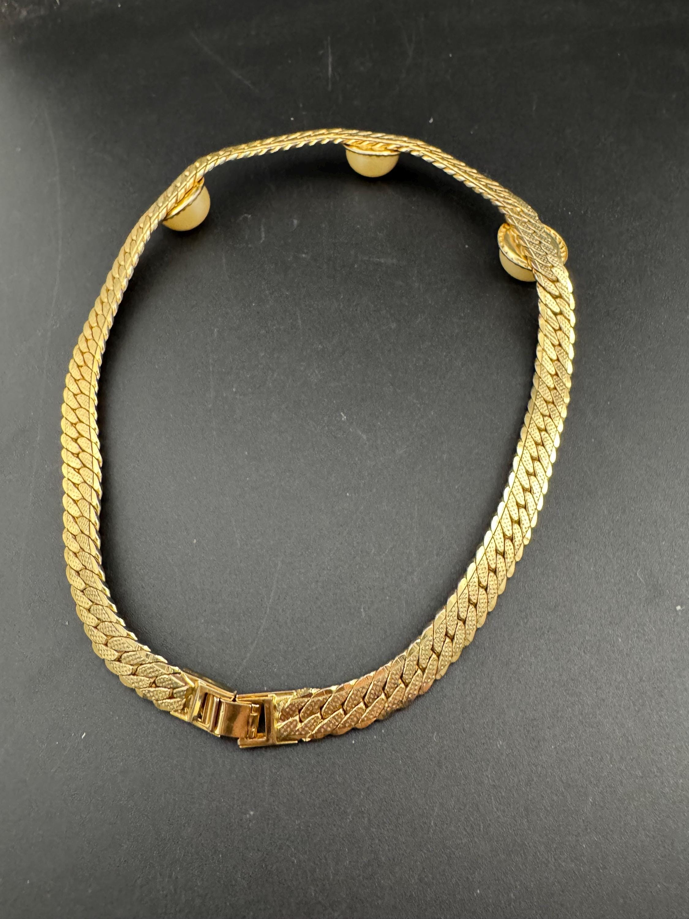 Vintage Gold Tone flat link woven Choker with 3 central faux pearl Cabochons 41cm