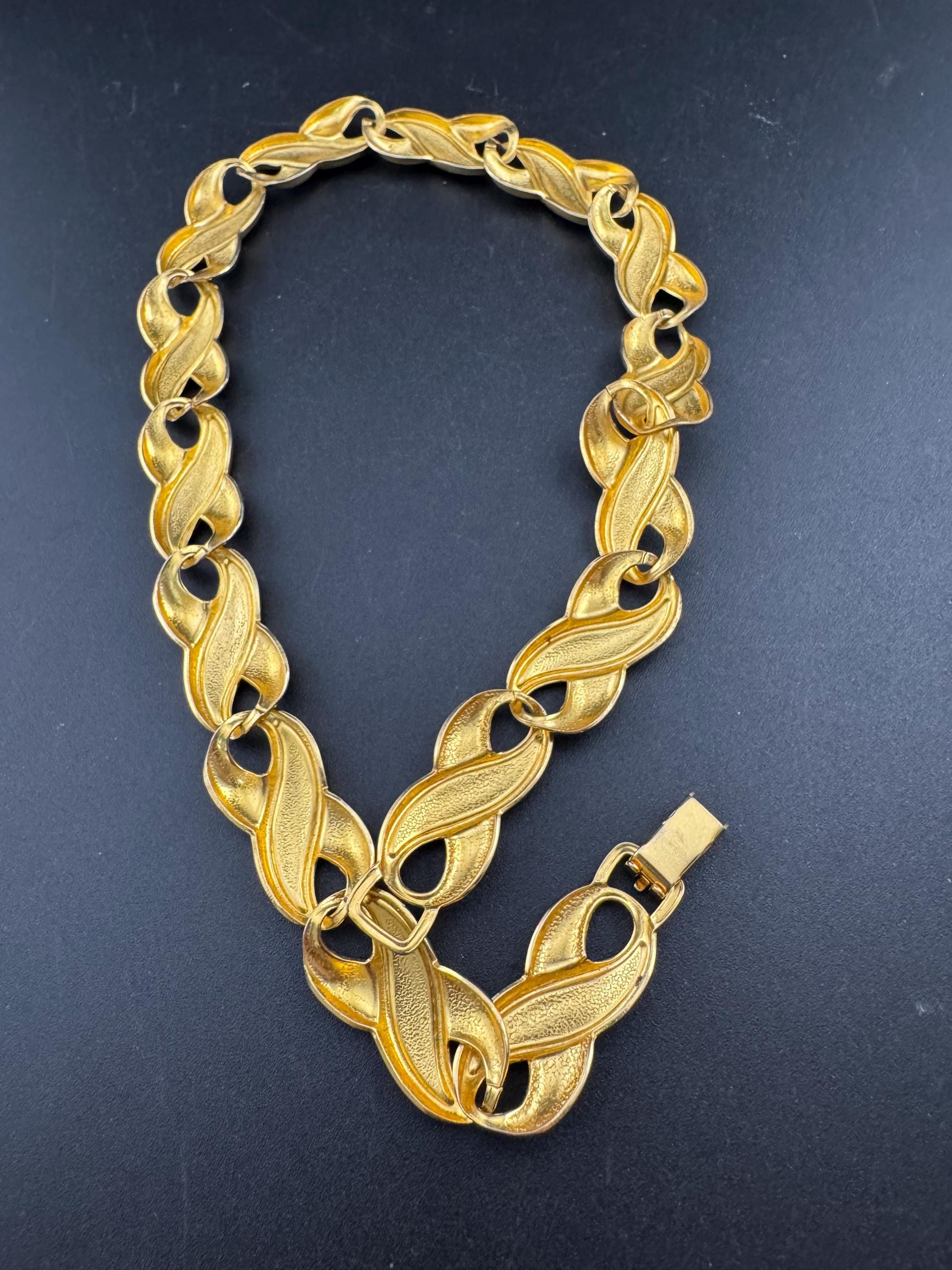 vintage lightweight gold tone embossed purple enamel choker necklace