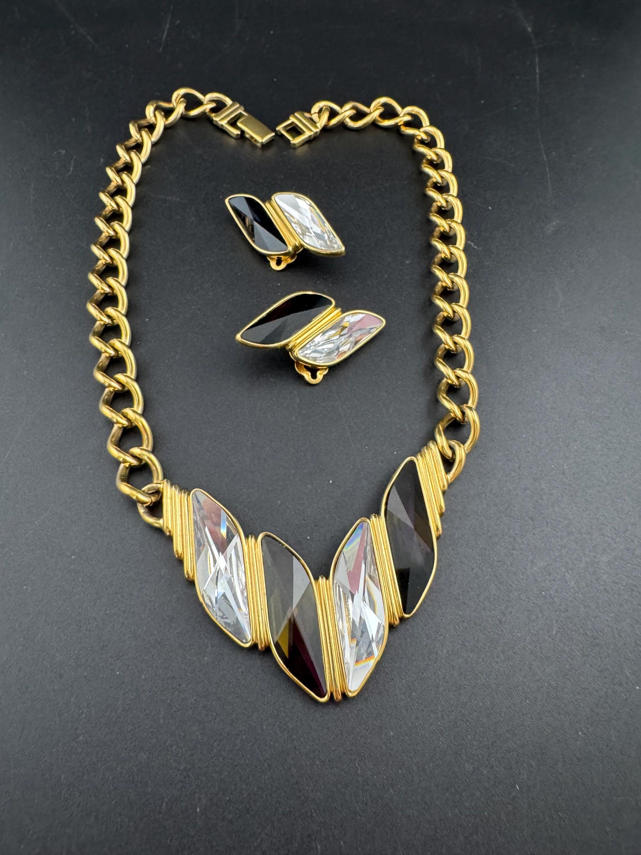 Diamanté Choker Necklace & Clip On Earrings: Gold Tone Jewelry Set