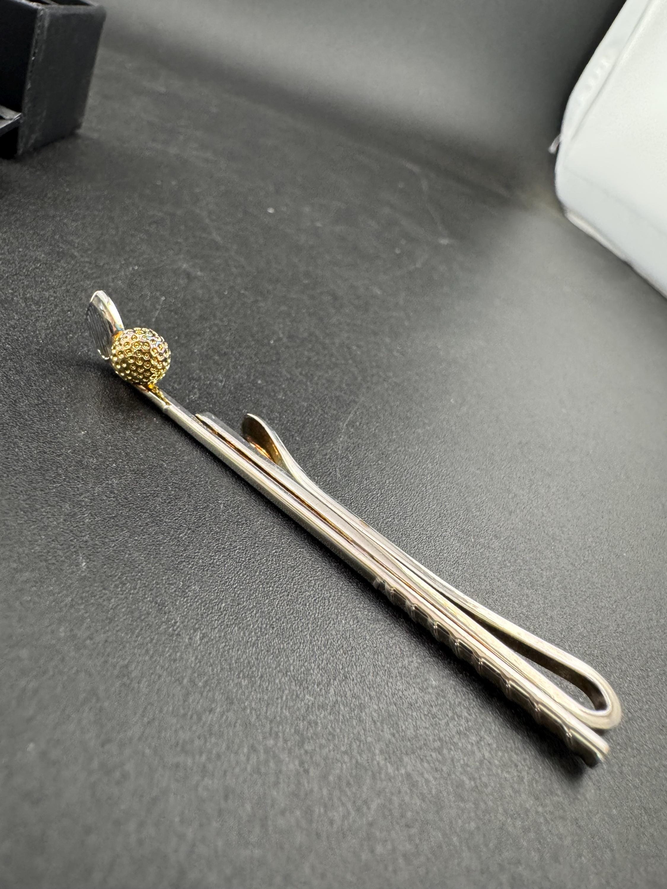 Retro gold and silver tone golf club and ball golfer mens ladies tie clip pin, sports